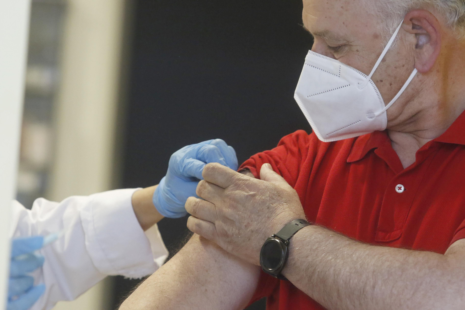 La ilusión de los primeros vacunados con Janssen en Córdoba para combatir el coronavirus, en imágenes