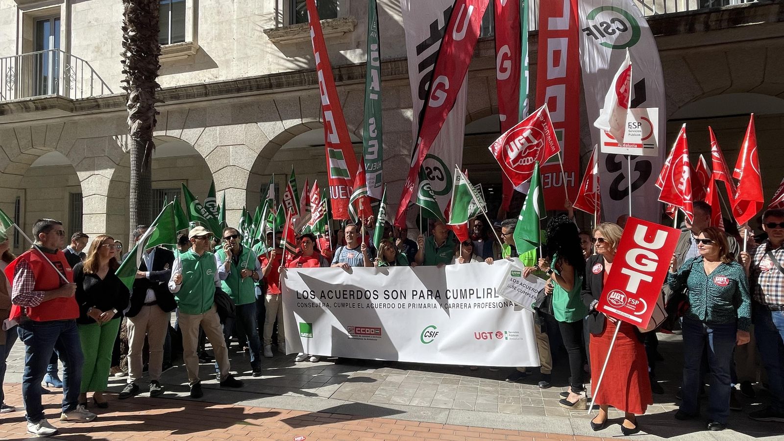 Manifestación por la sanidad por parte de los sindicatos en Huelva.