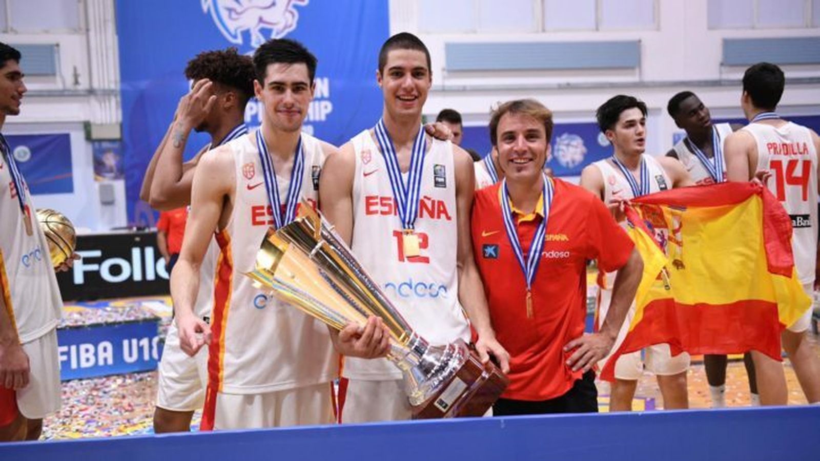 Los dos campeones de Europa junto al técnico, Salva Camps, que también lo era de la selección