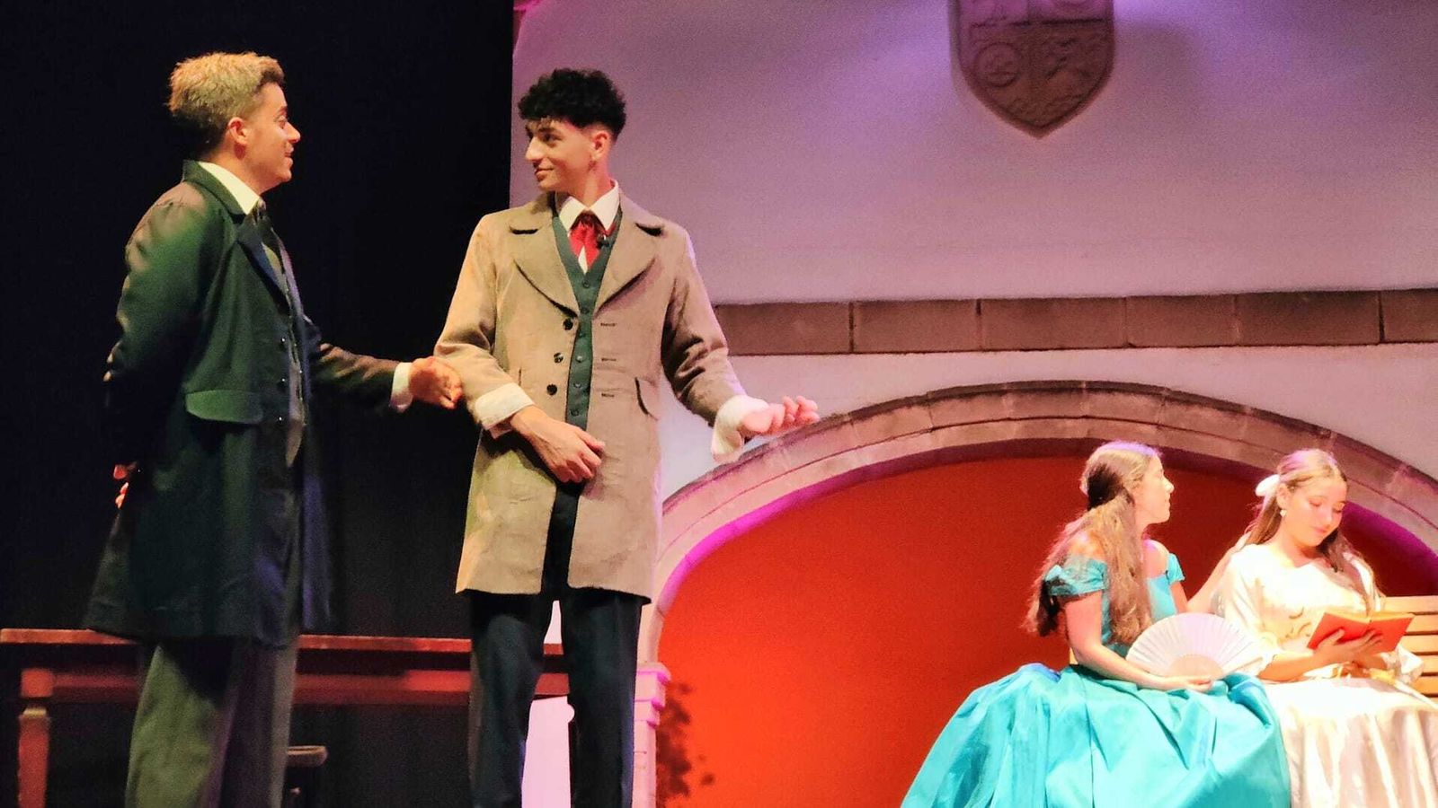 Una de las escenas, con los personajes de Juan Nicolás Böhl de Faber, Thomas Osborne, Paquita Larrea y Aurora Böhl de Faber.