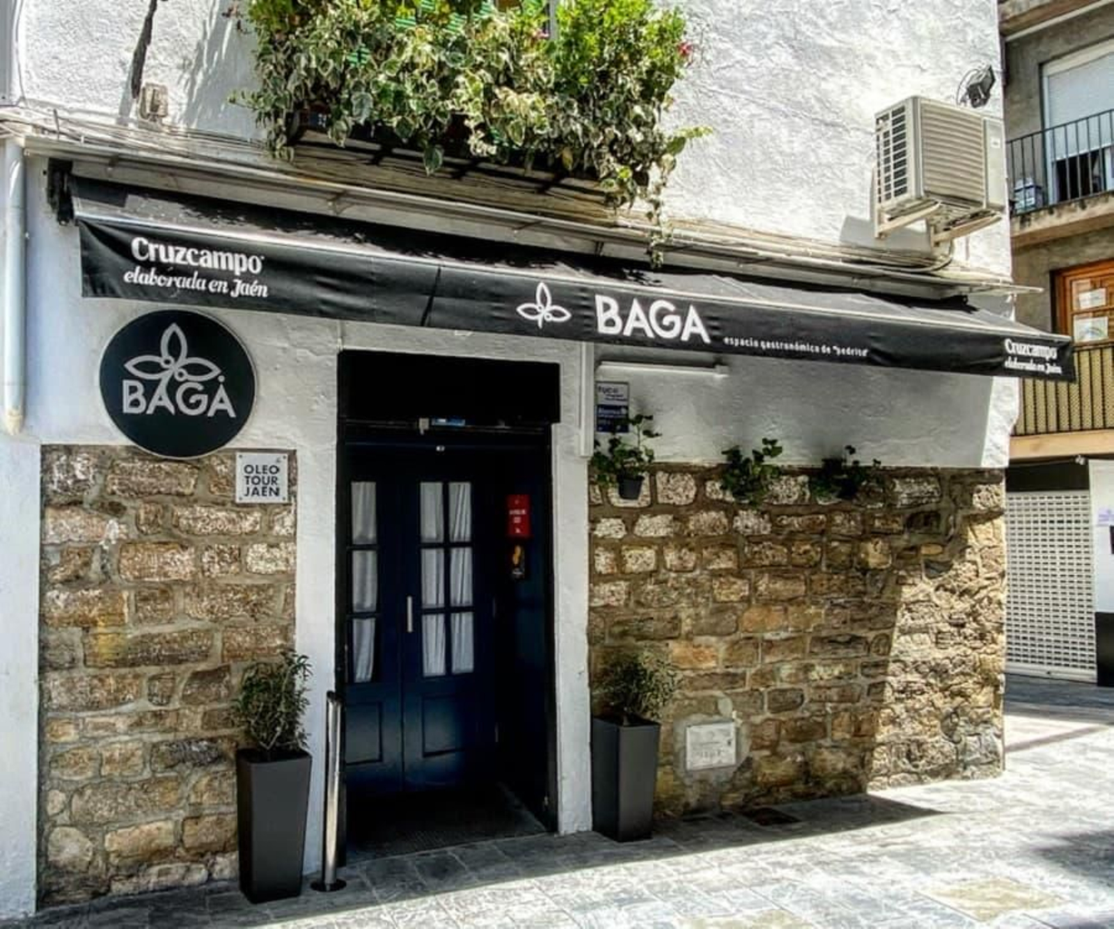 El restaurante Bagá está en el centro de Jaén. El restaurante Bagá está en el centro de Jaén.