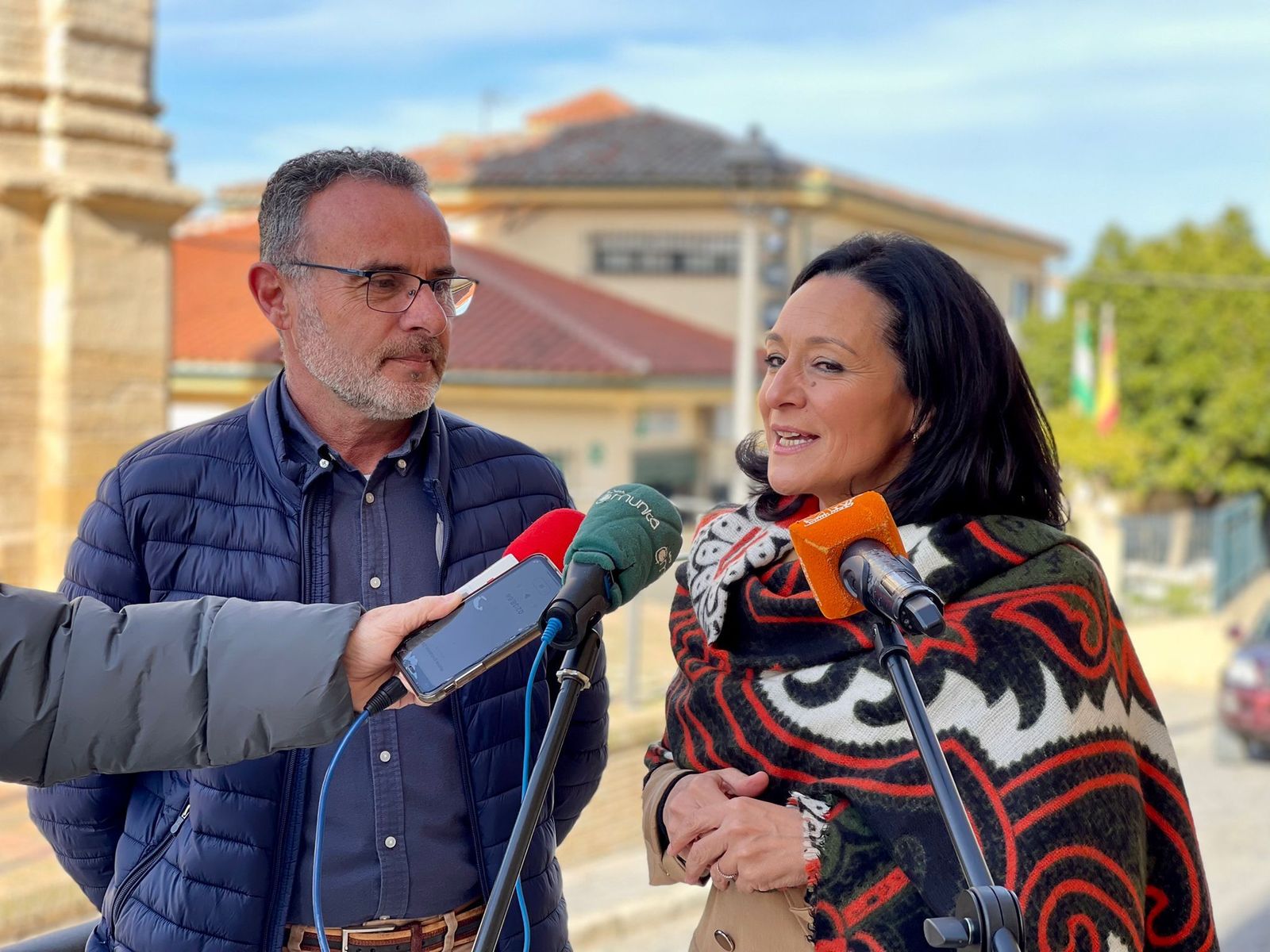 Mateo Urbano, candiato del PSOE de Aguilar de la Frontera, junto a Rafi Crespín.