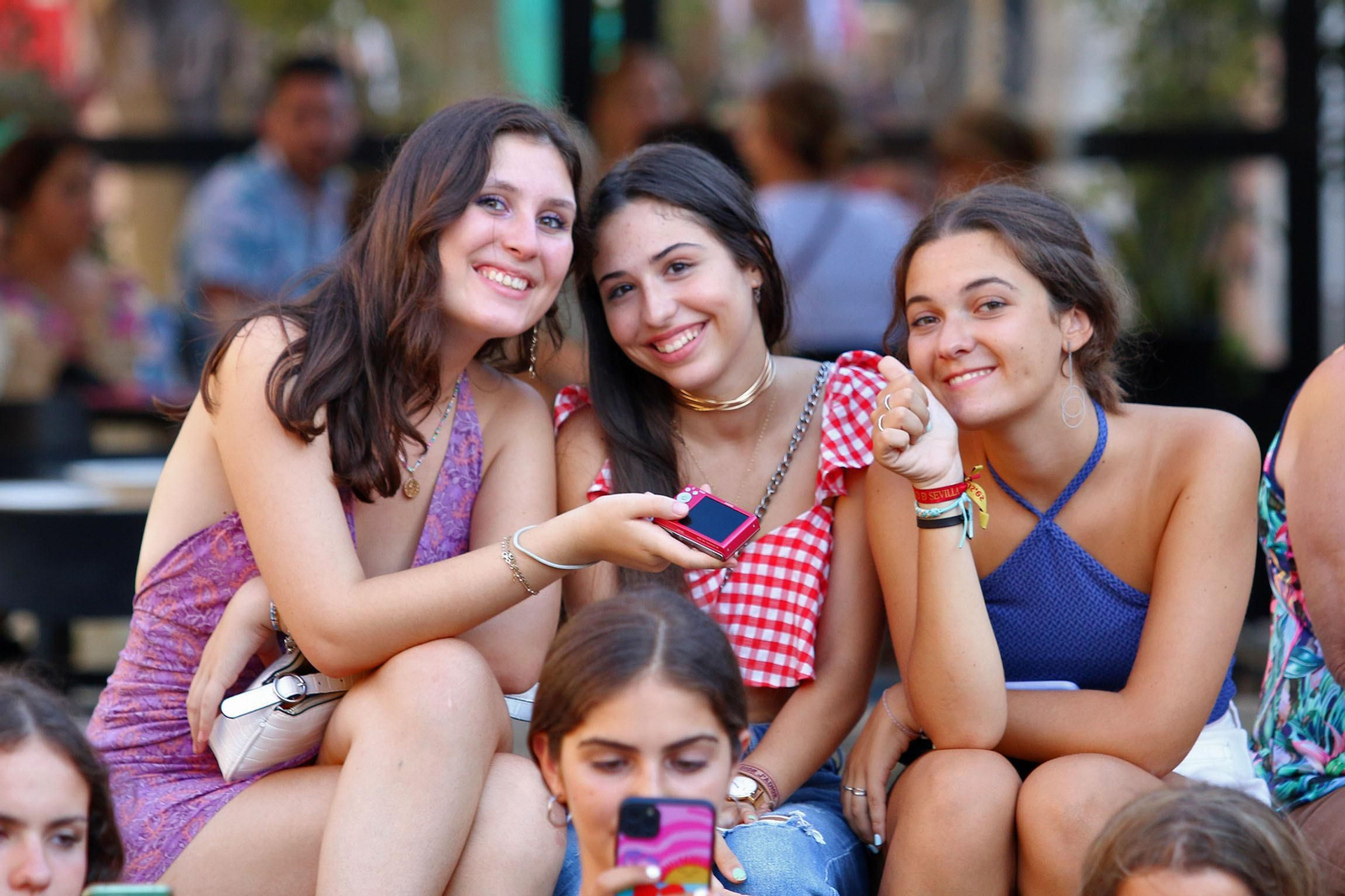 La Batalla de las Flores ha regresado inundando Almería de claveles