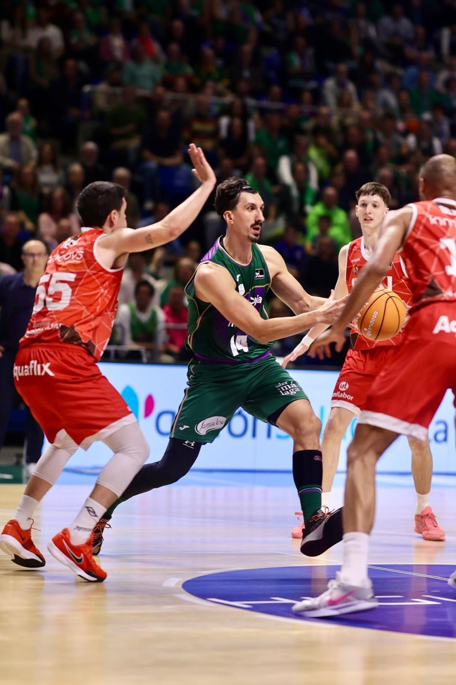 El Unicaja-Baxi Manresa, en fotos