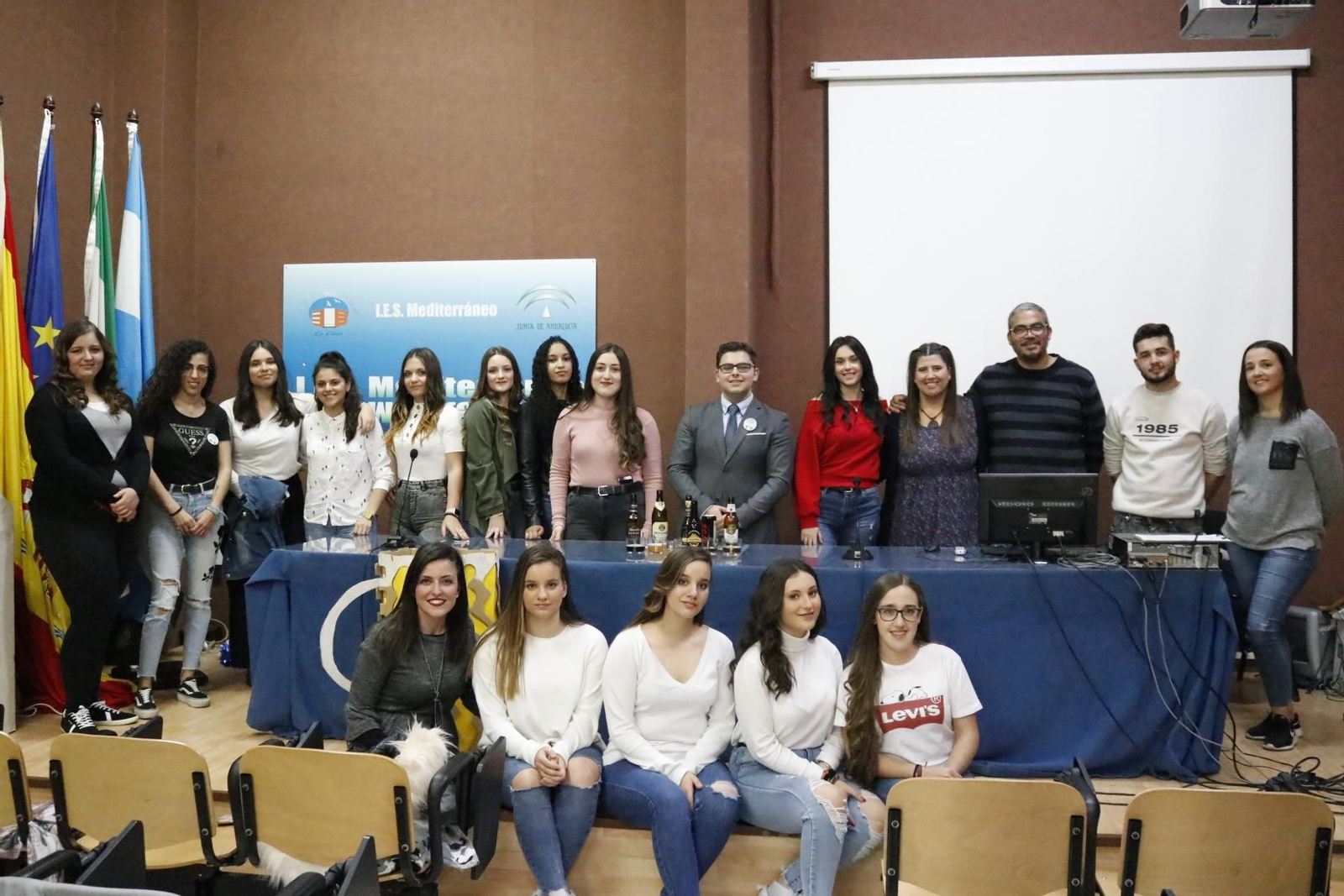 Imágenes de la presentación de la nueva cerveza de los alumnos del IES Mediterráneo