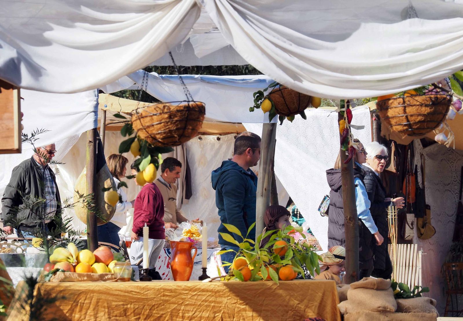 Las mejores imágenes de la recreación en Tharsis de la llegada del oro que llevarán los Reyes Magos a Belén