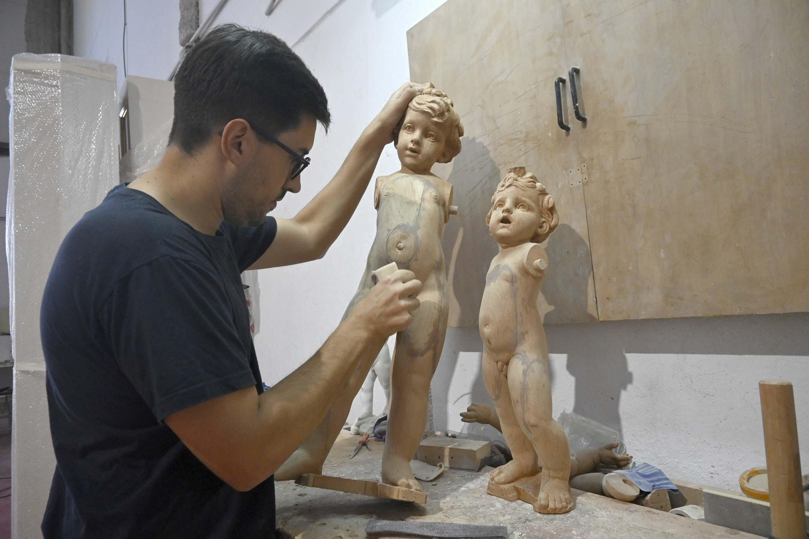 Así es el taller del escultor Abraham Ceada, en imágenes
