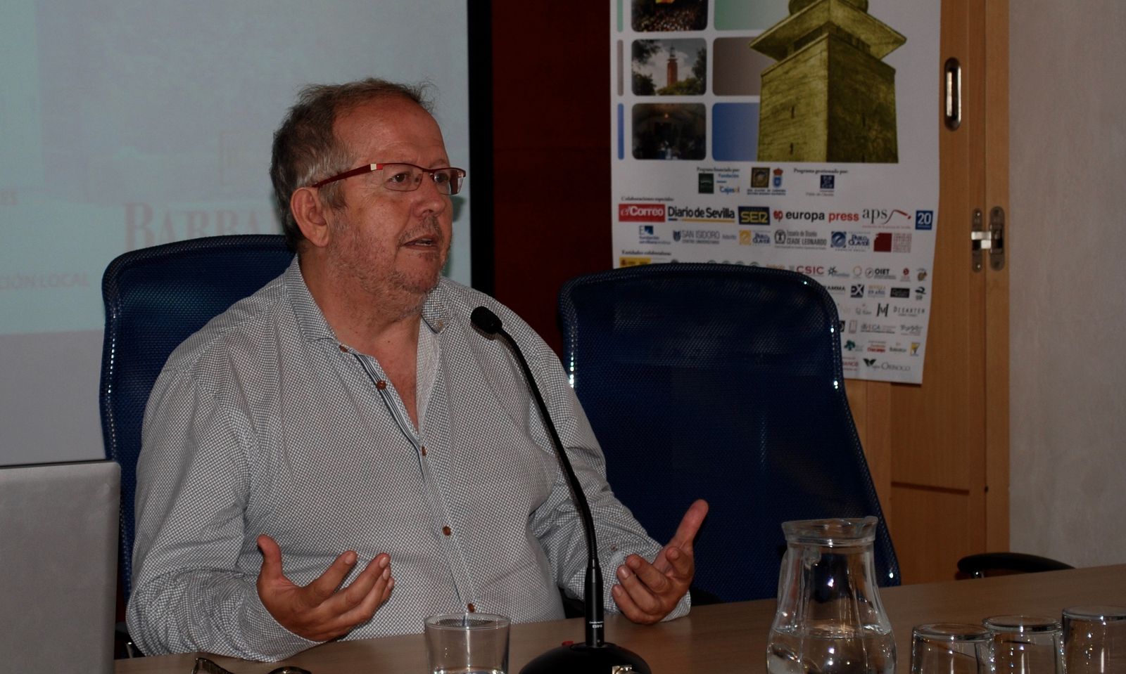 El escritor, periodista y experto en flamenco Juan José Téllez, en la Casa Palacio de los Briones.