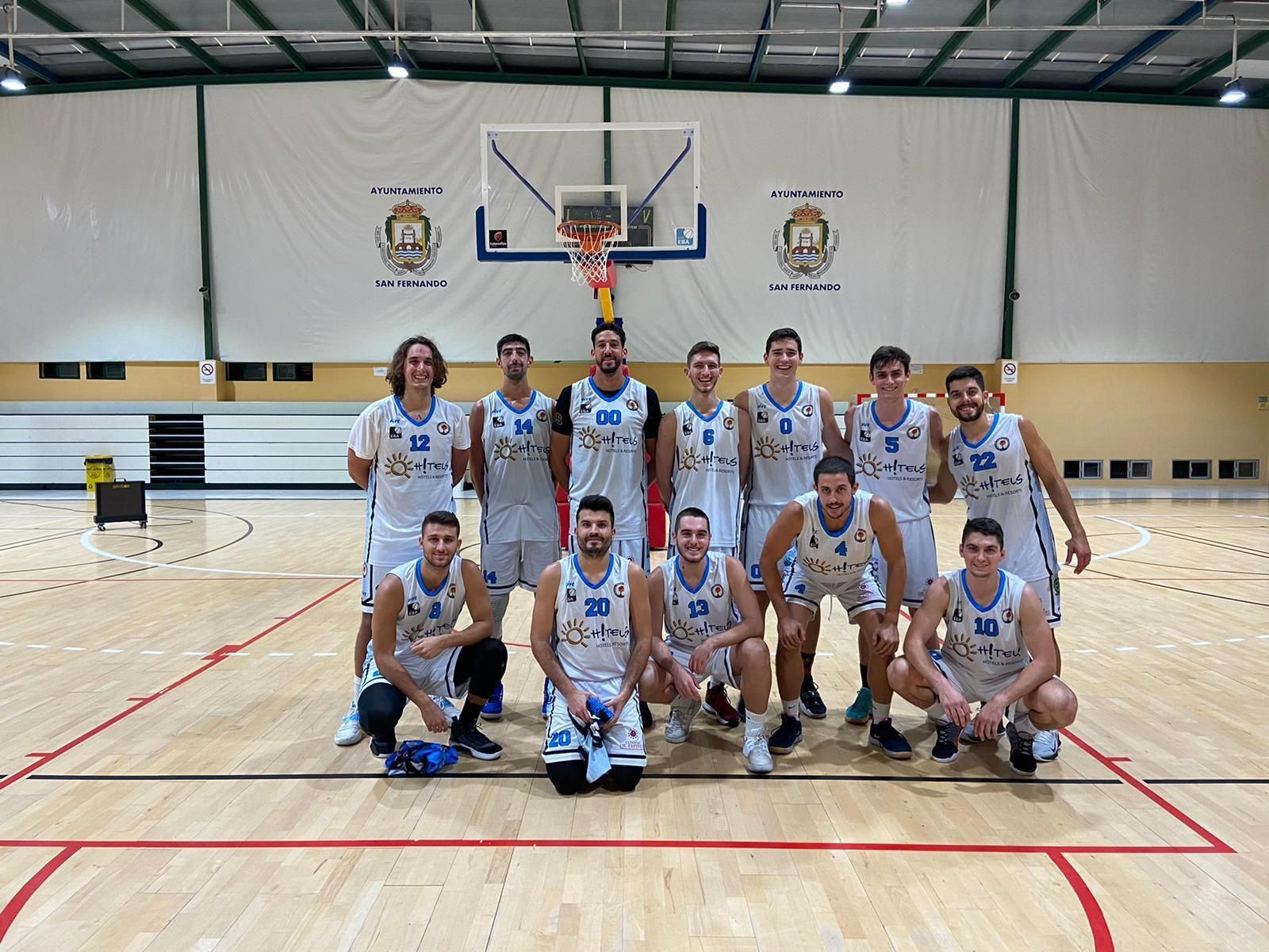 Los jugadores de la ULB, después de una de sus tres victorias del pasado curso