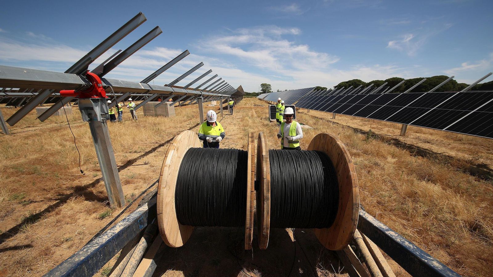 Una planta fotovoltaica en construcción.