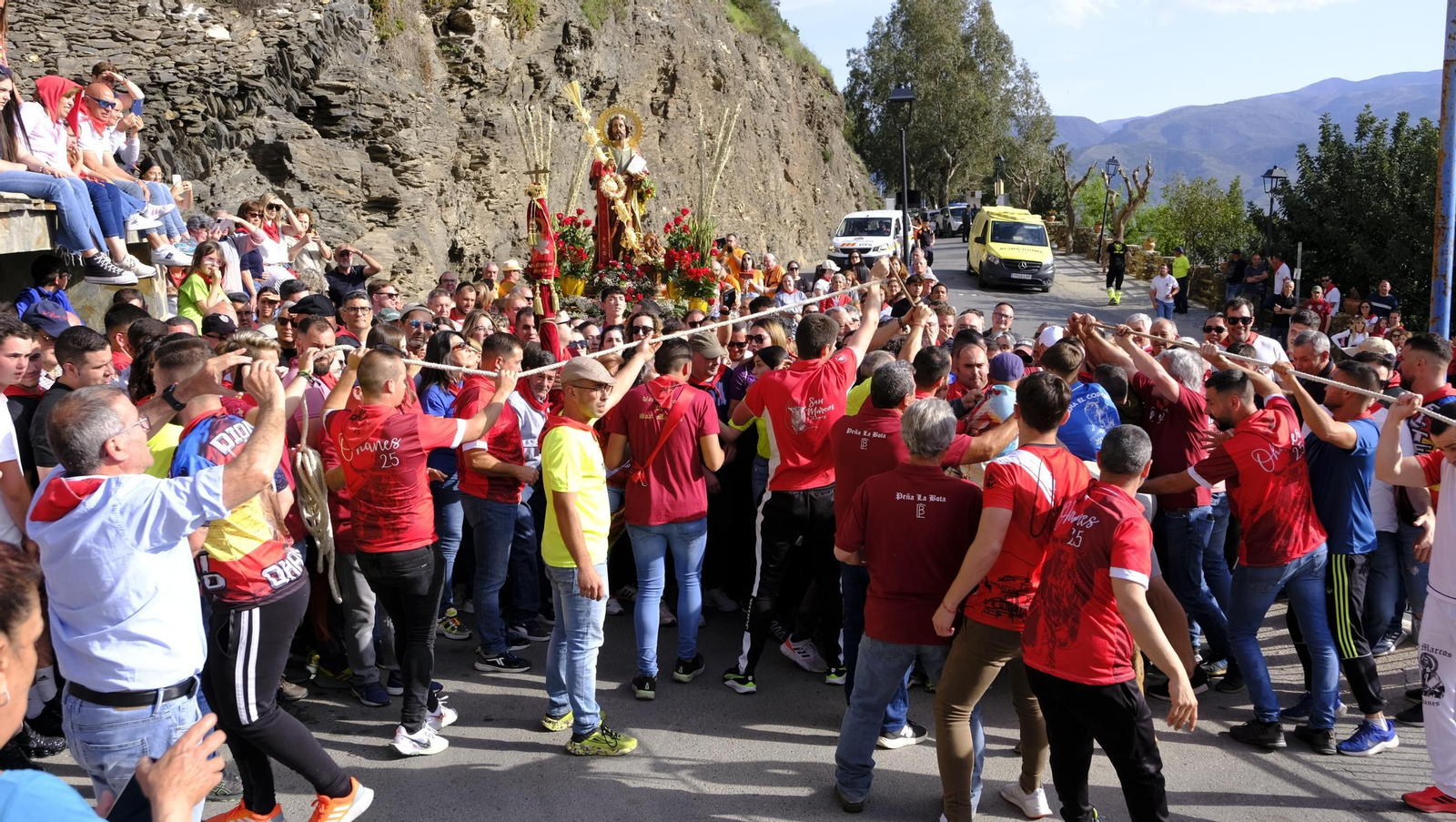 Los toros ensogados de Ohanes, en imágenes