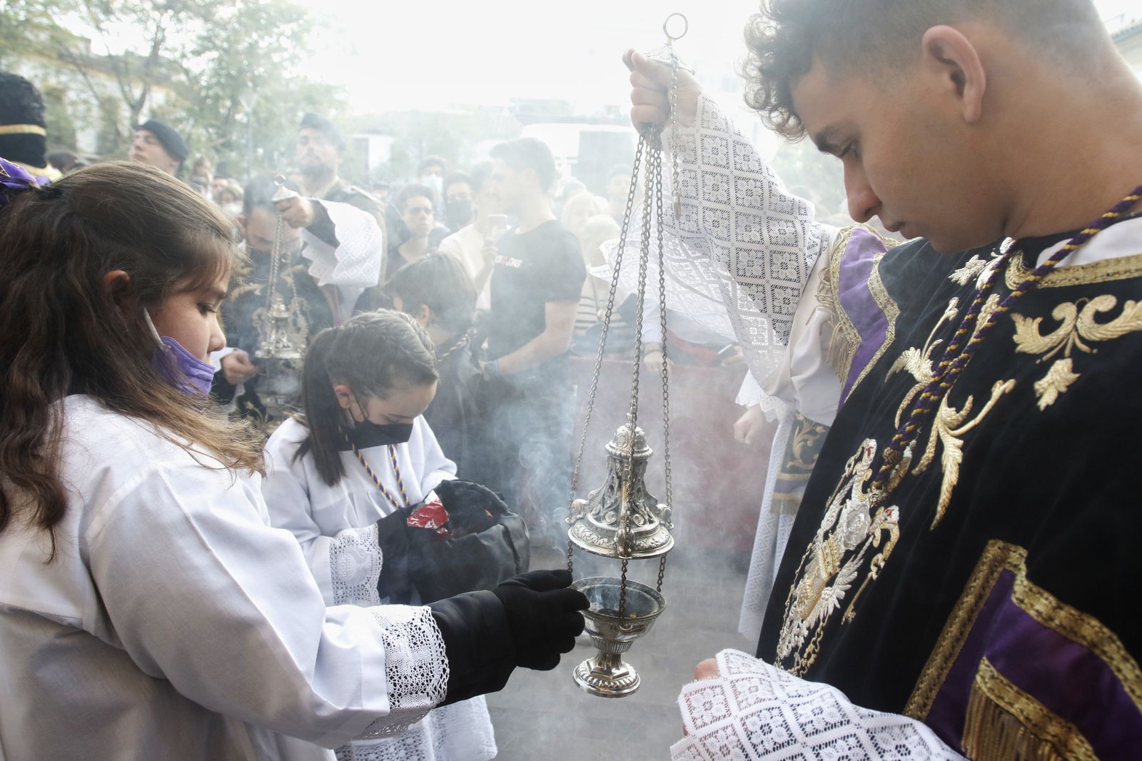Jueves Santo en Córdoba: La procesión de las Angustias, en imágenes