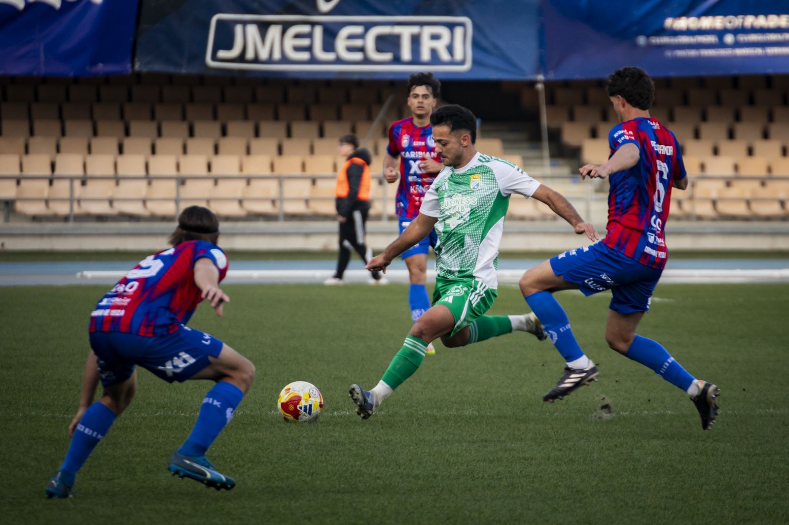 Imágenes del partido entre el Xerez CD y el Yeclano Deportivo en Chapín