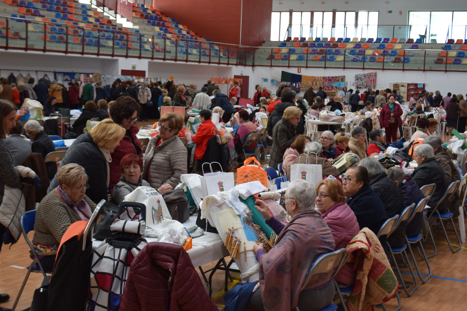 Encajeras de bolillo durante la edición de 2020.