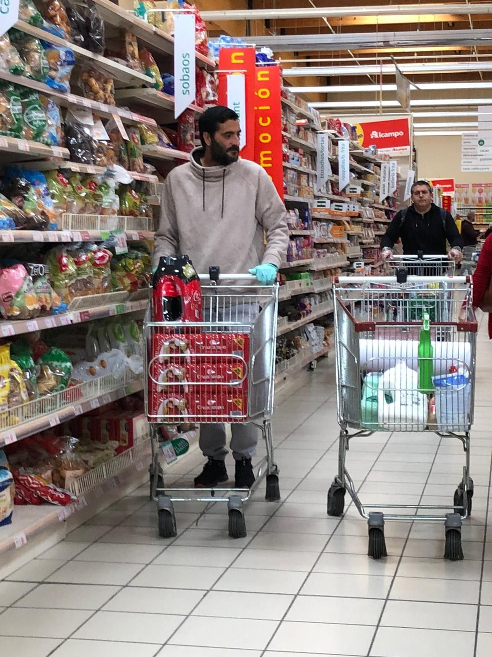 Dani Güiza en el supermercado.