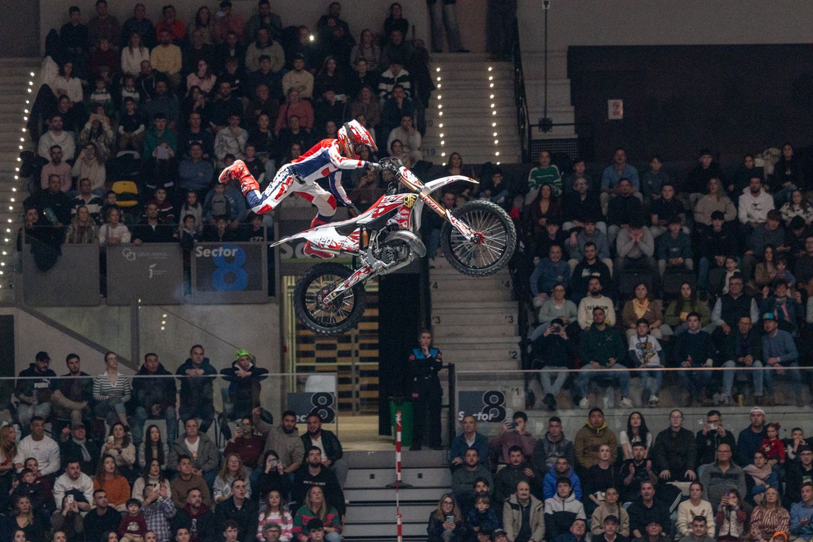 En imágenes: el Olivo Arena vibra con piruetas y motor en estado puro en el Soloflow Freestyle (1)