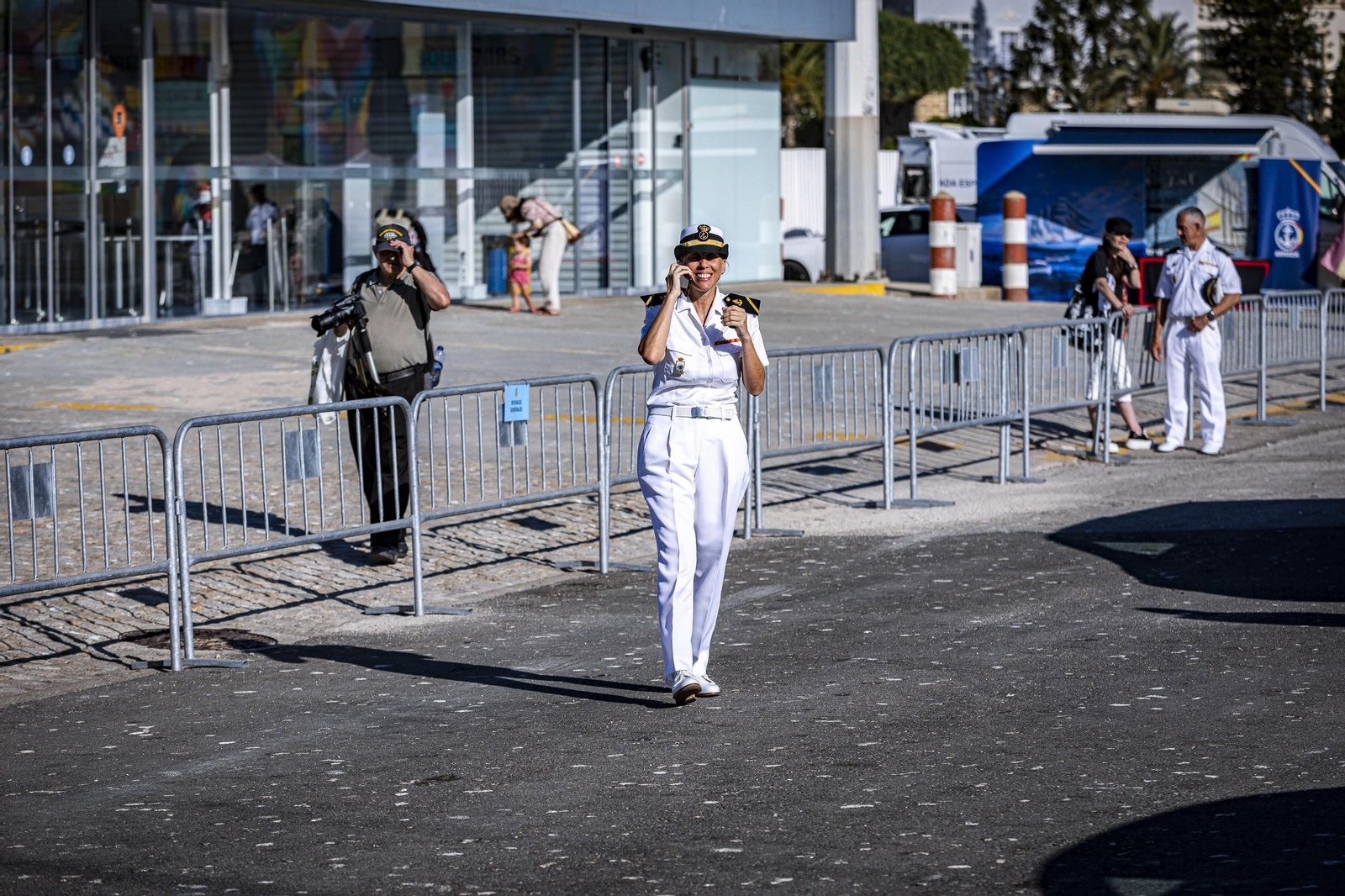 Las imágenes de la llegada del buque 'Juan Sebastián de Elcano' a Cádiz