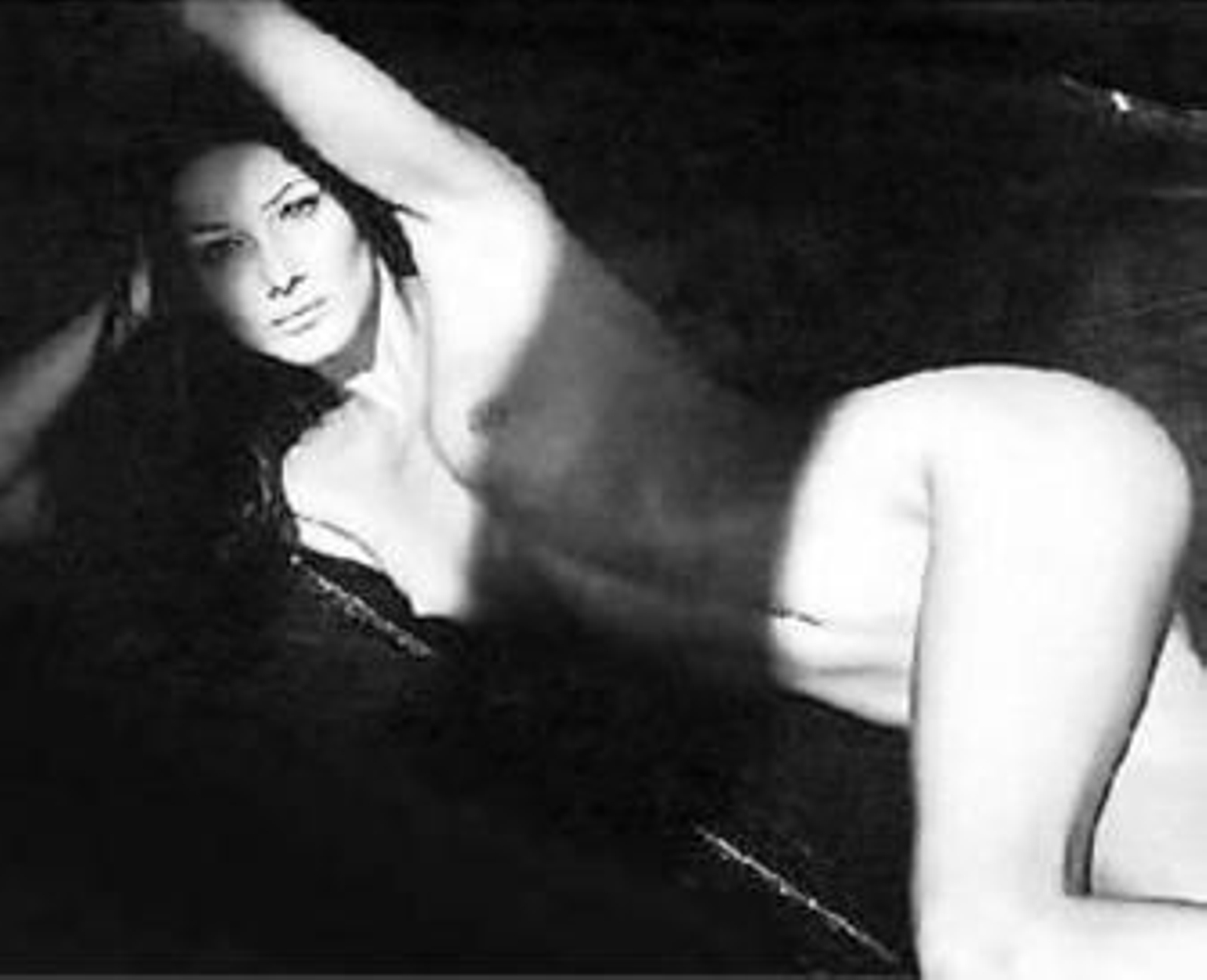 La donación por la subasta del desnudo de Bruni, rechazadaEEUU elige a una tejana como la más bella del país