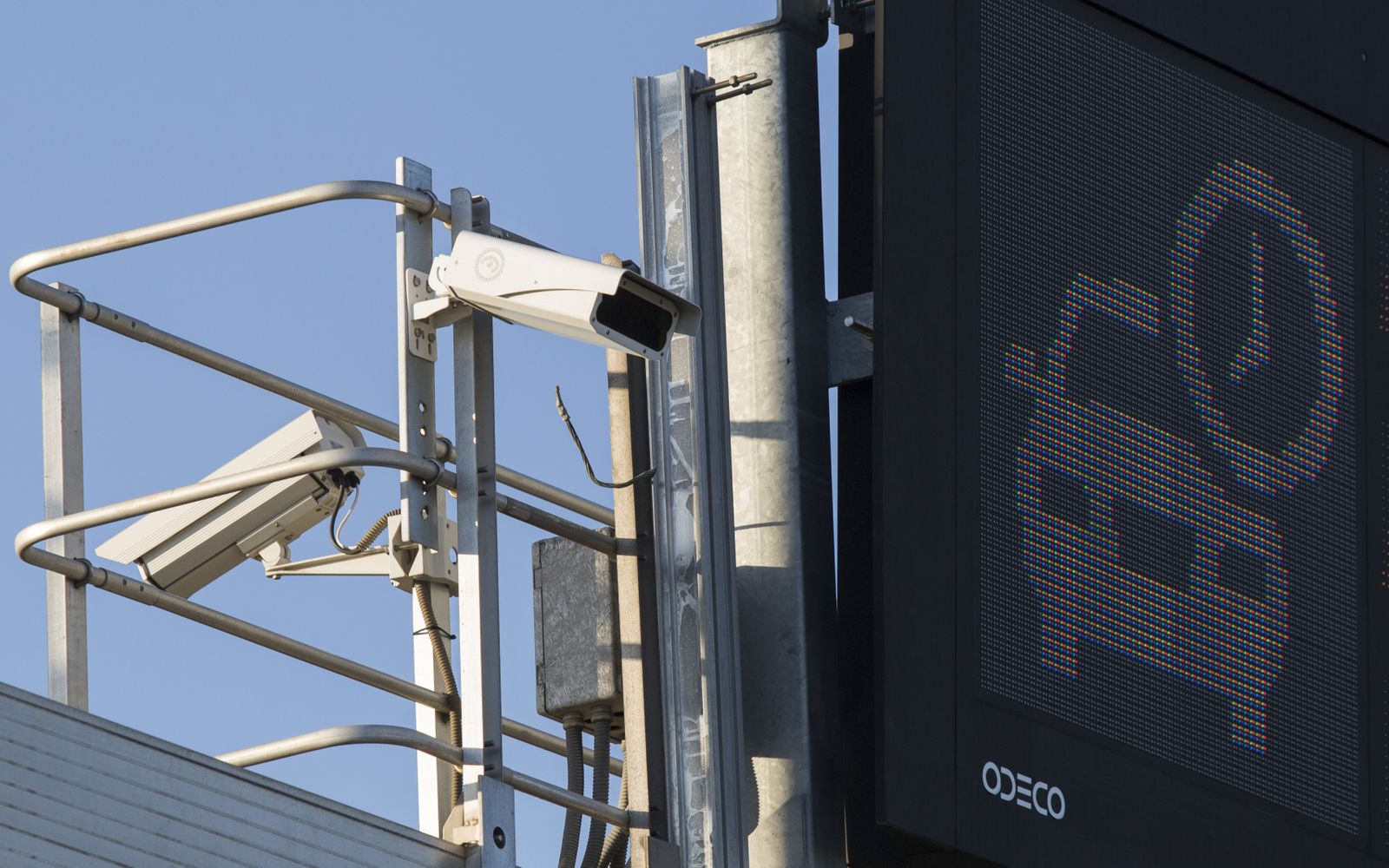 Una de las cámaras que vigila el uso de los  cinturones de seguridad