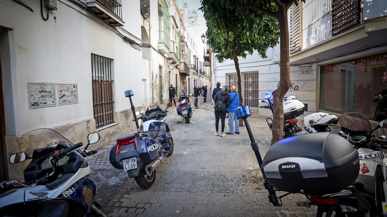 Herida una mujer al caerle una antena de una obra sin licencia en Jerez