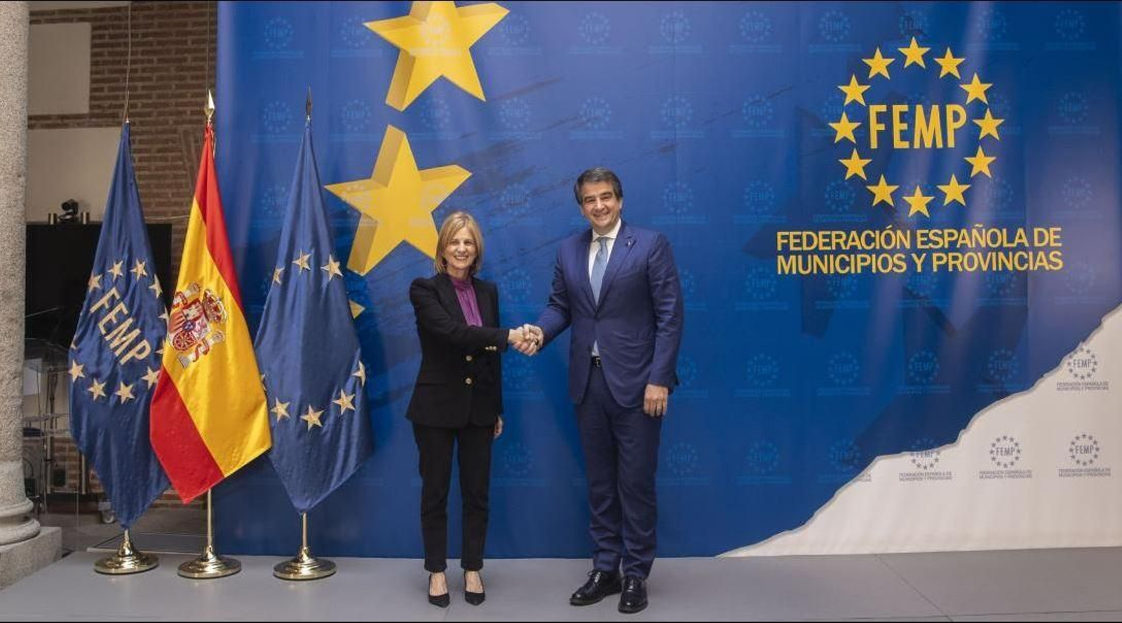 María José García-Pelayo, con el vicepresidente ejecutivo y comisario para las Políticas de Cohesión y Reformas de la Comisión Europea, Raffaele Fitto.