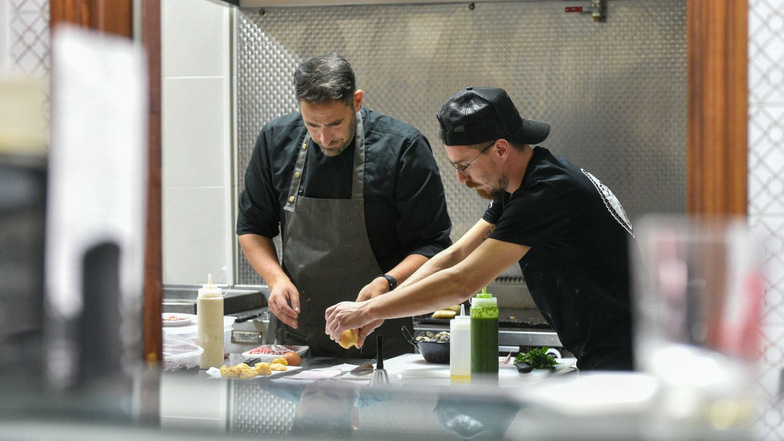 Las fotos del primer dia de reapertura del Bar 'Te dire' en Algeciras