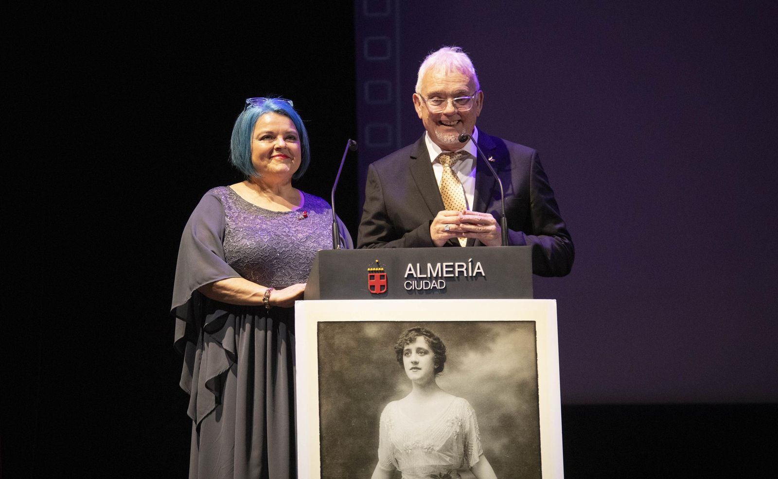 El estreno en Almería del largometraje documental "Concha Robles", en imágenes