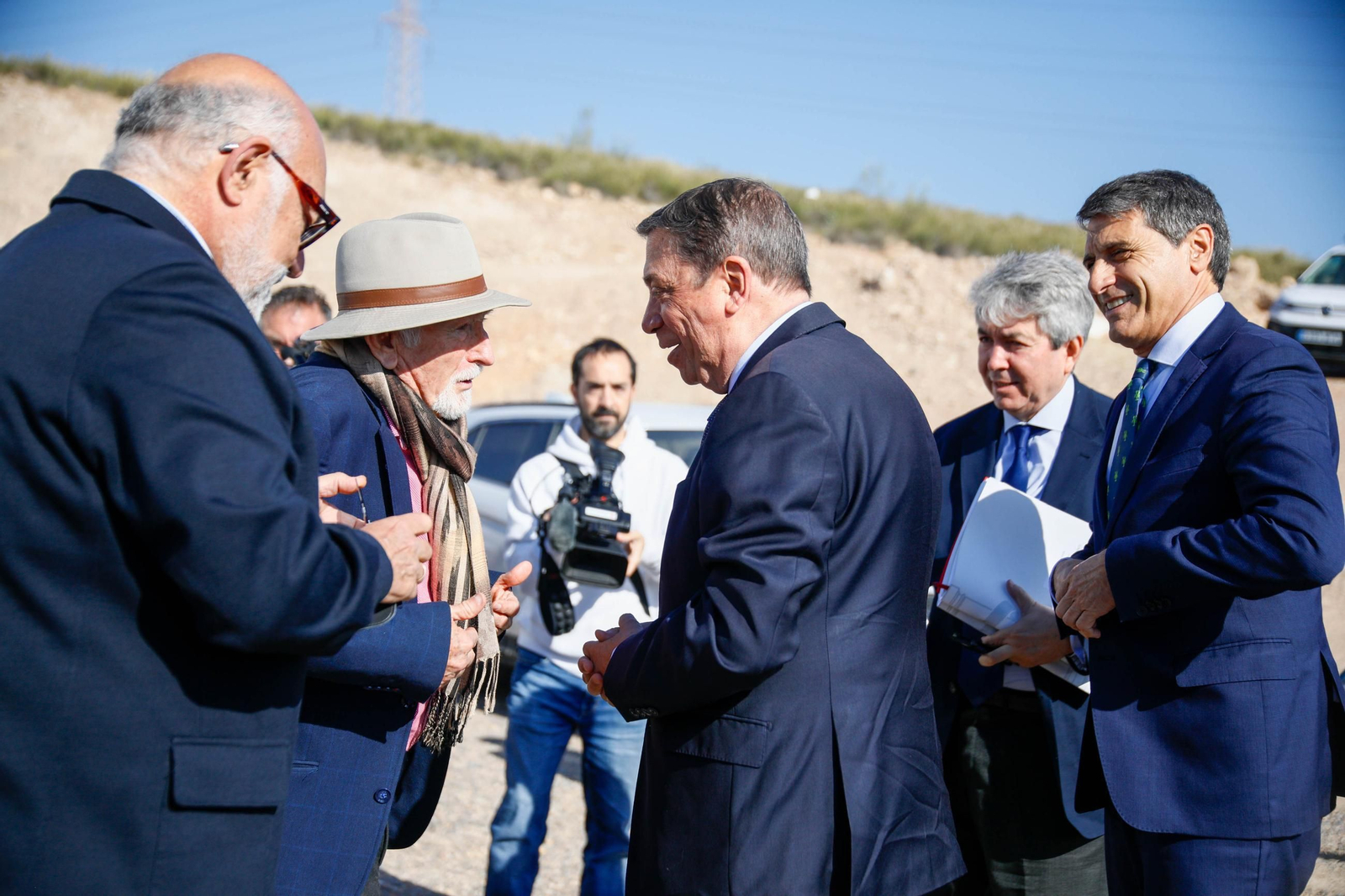 El ministro de Agricultura, Pesca y Alimentación, Luis Planas visita una de las balsas de la CUNC, en imágenes