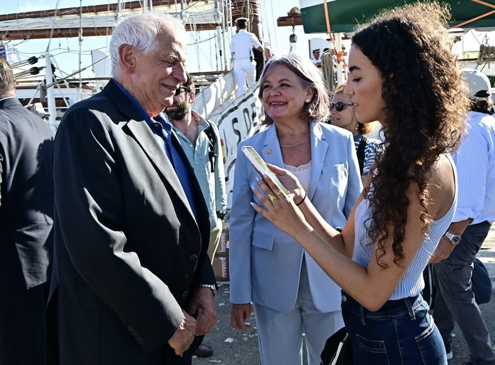 Borrell llegó a Cádiz a bordo del Elcano