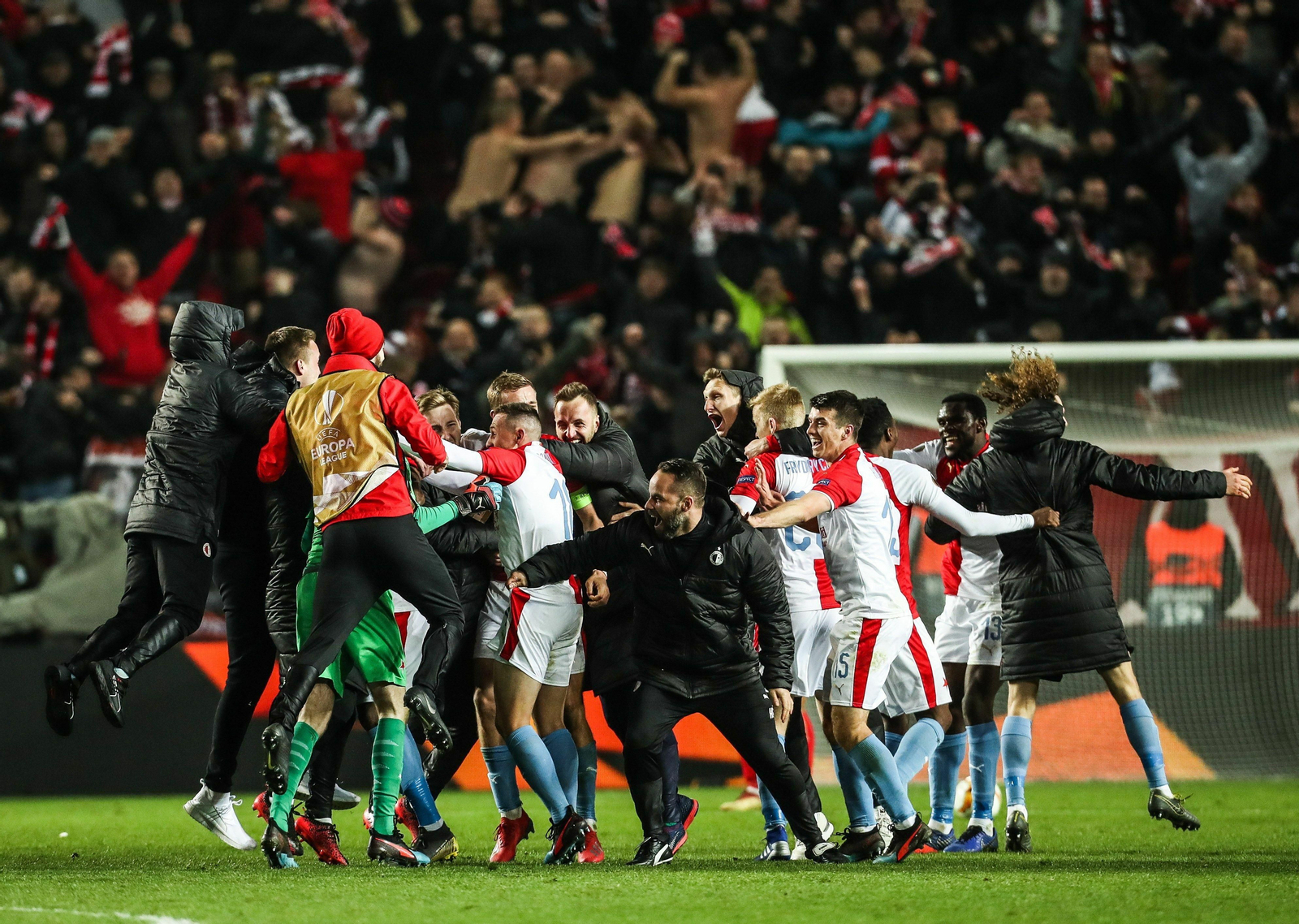 El Slavia de Praga-Sevilla, en imágenes