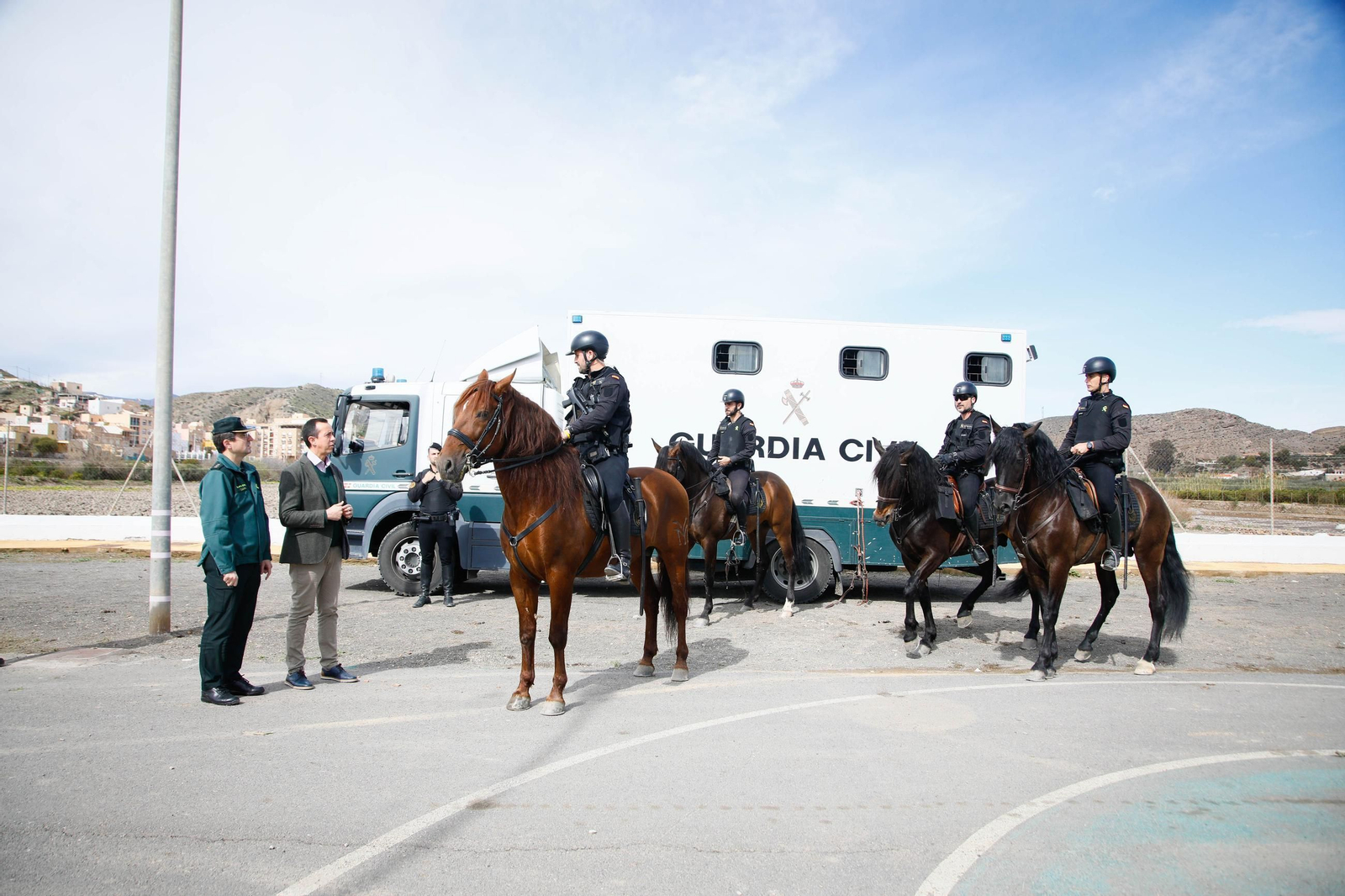 Imágenes del Escuadrón de Caballería de la Guardia Civil en Gádor.