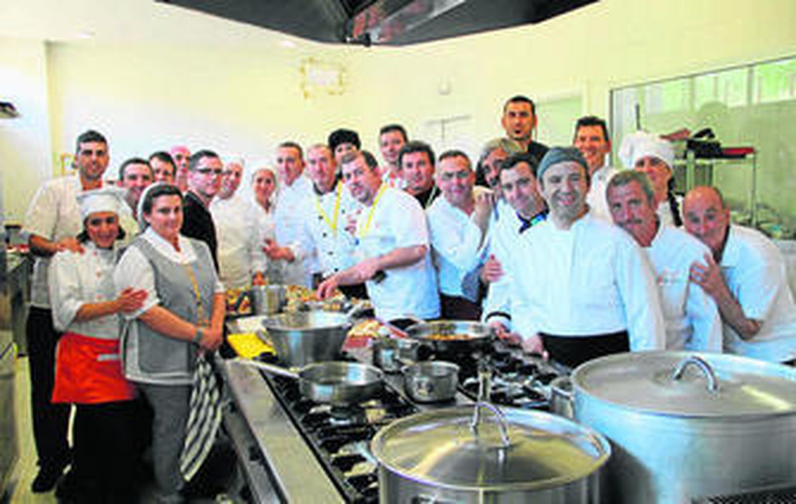 Los integrantes de la Asociación de los Borriquetes, en un anterior encuentro con los fogones.