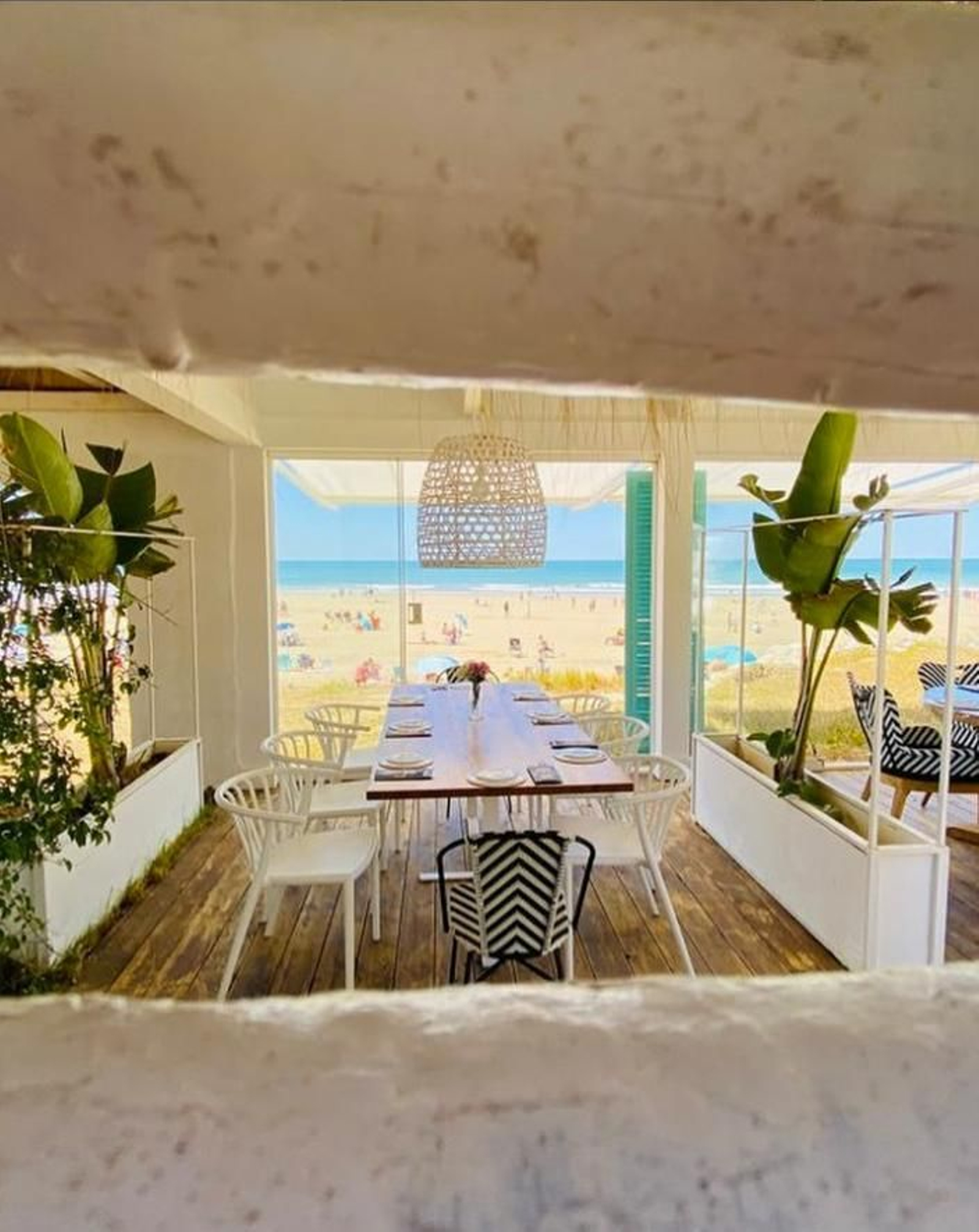 Restaurante la Manuela Cocina Copas Ocho chiringuitos de Chipiona con música en directo para pasar un verano memorable