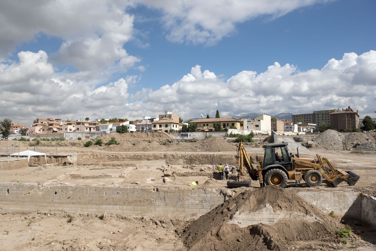 La Junta sigue vendiendo suelo en Granada: saca a subasta el solar del Cuartel del Mondragones por 10,2 millones