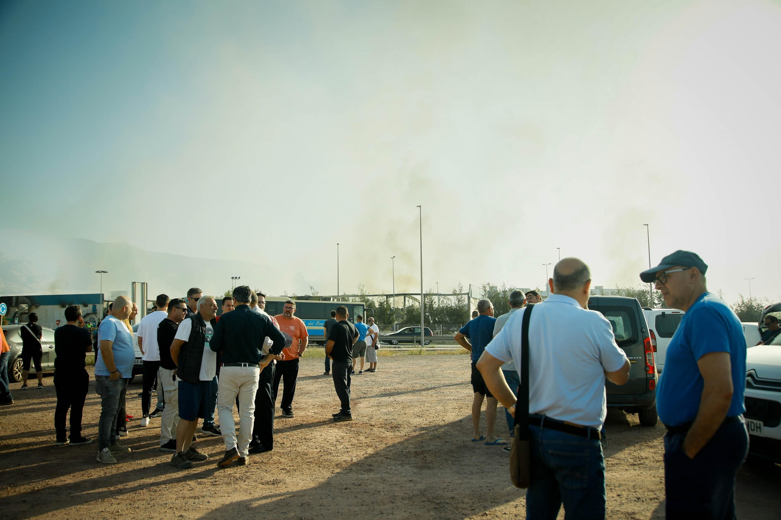El día después: así ha amanecido la nave calcinada de Mabe Hortofrutícola