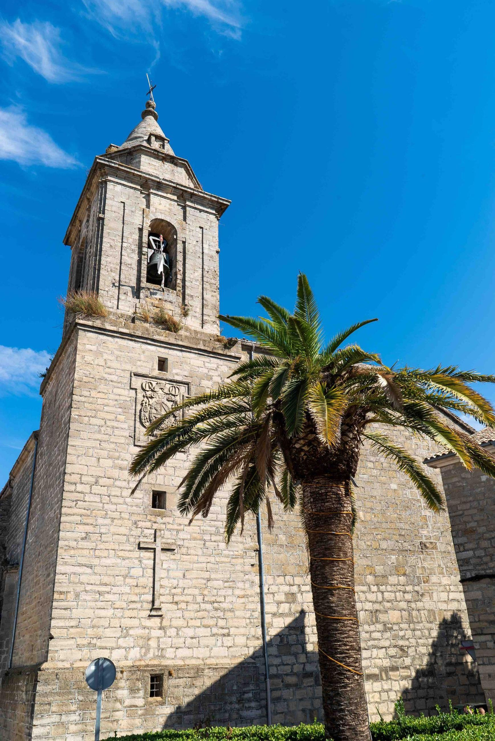 La torre de este templo es una de sus partes más llamativas arquitectónicamente hablando.