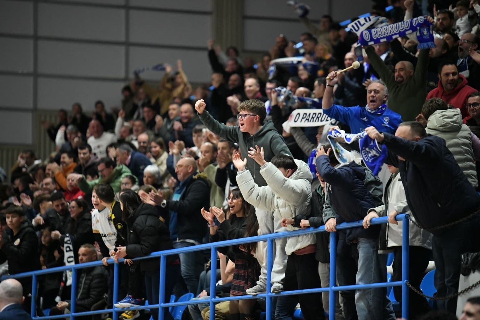 La afición ferrolana celebra uno de los goles de su equipo ante la escuadra jiennense.