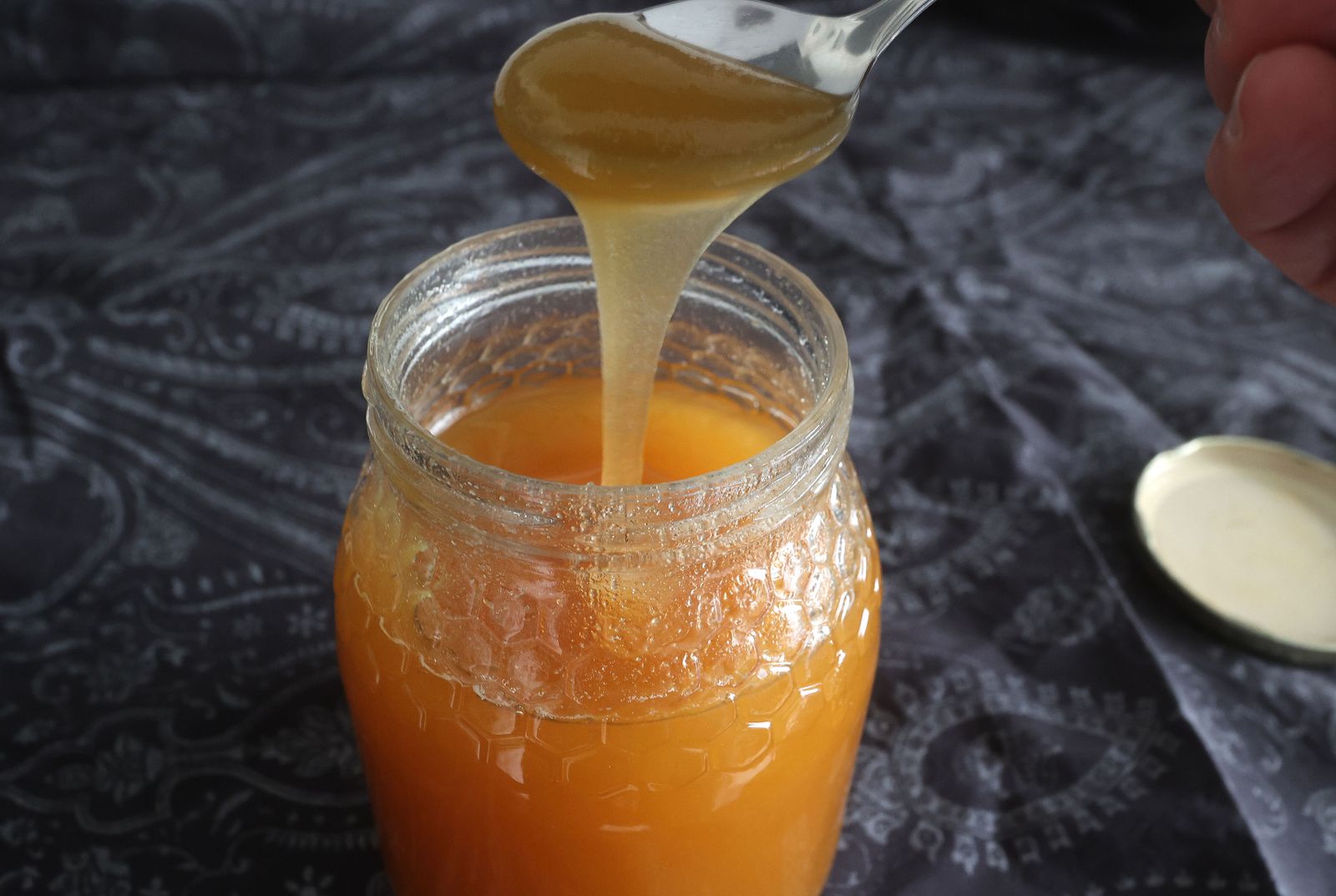 Un tarro de miel, producto que multiplica su demanda en estas fechas.