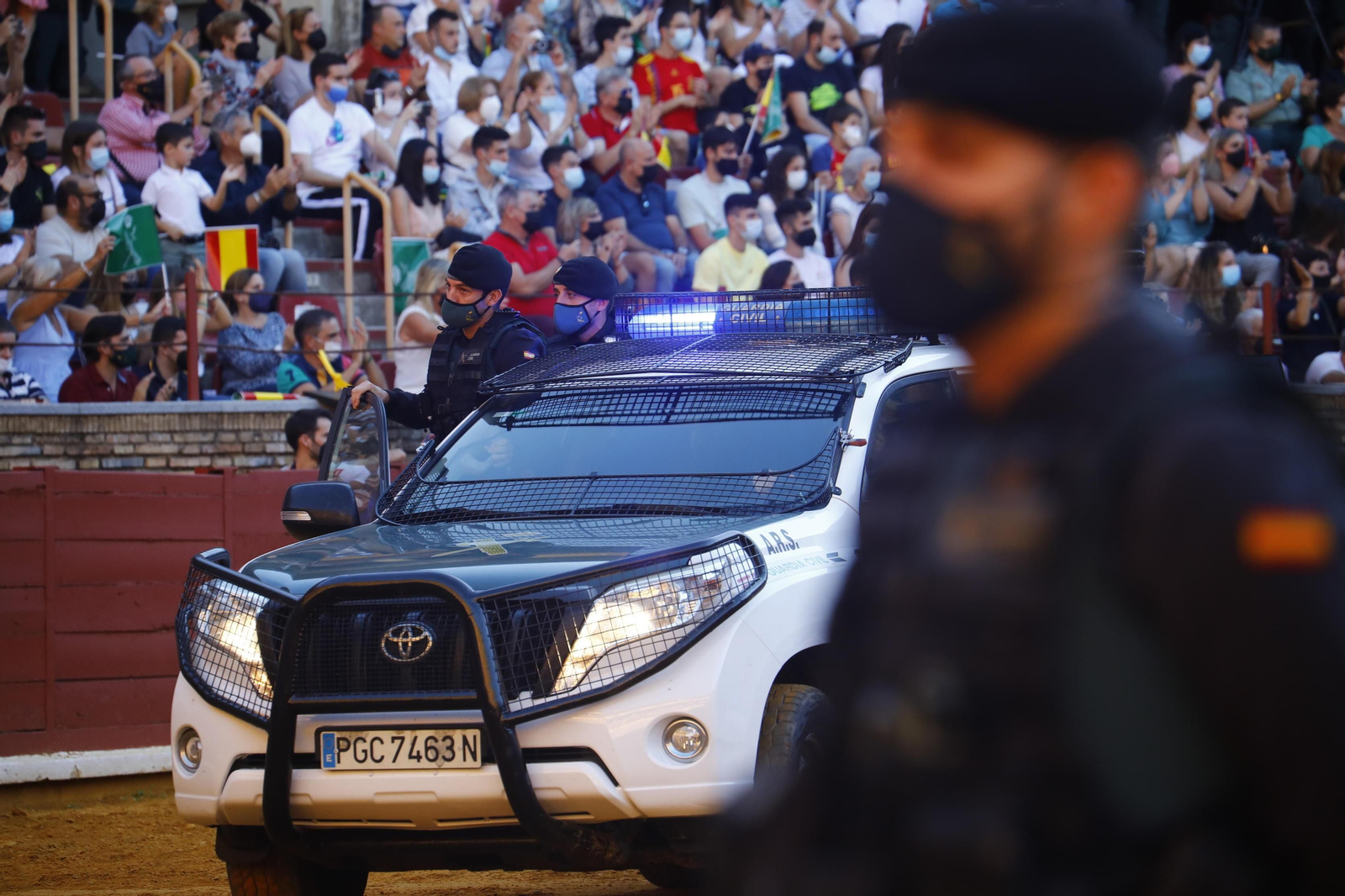 La impresionante exhibición de la Guardia Civil en la plaza de toros de Córdoba, en fotografías