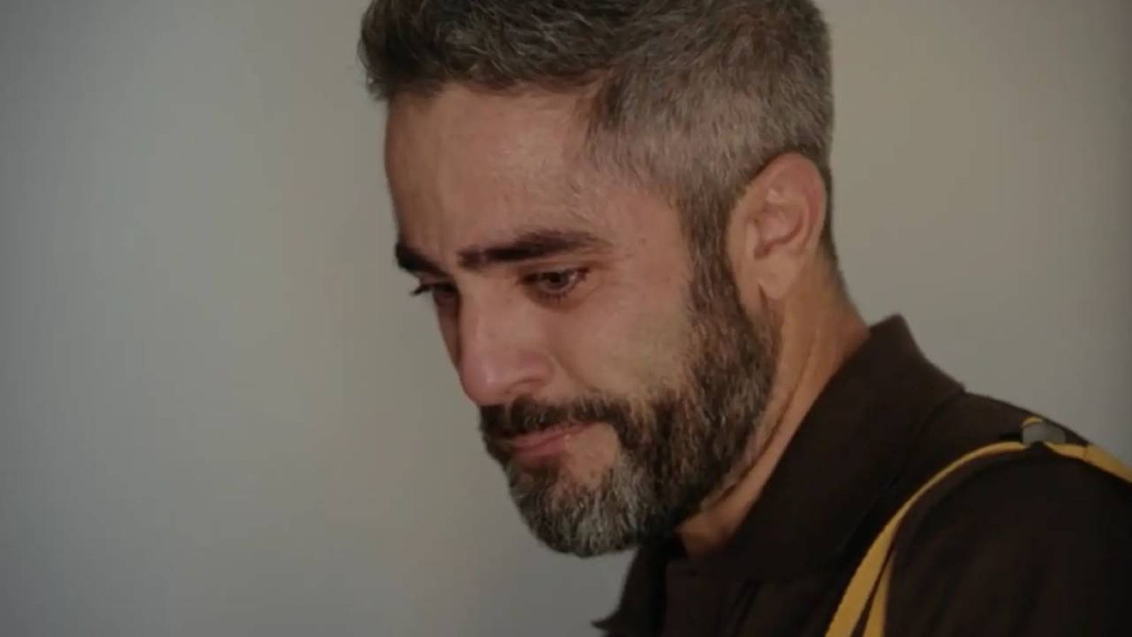 Roberto Leal rompe a llorar al recordar a su padre en su entrevista más personal