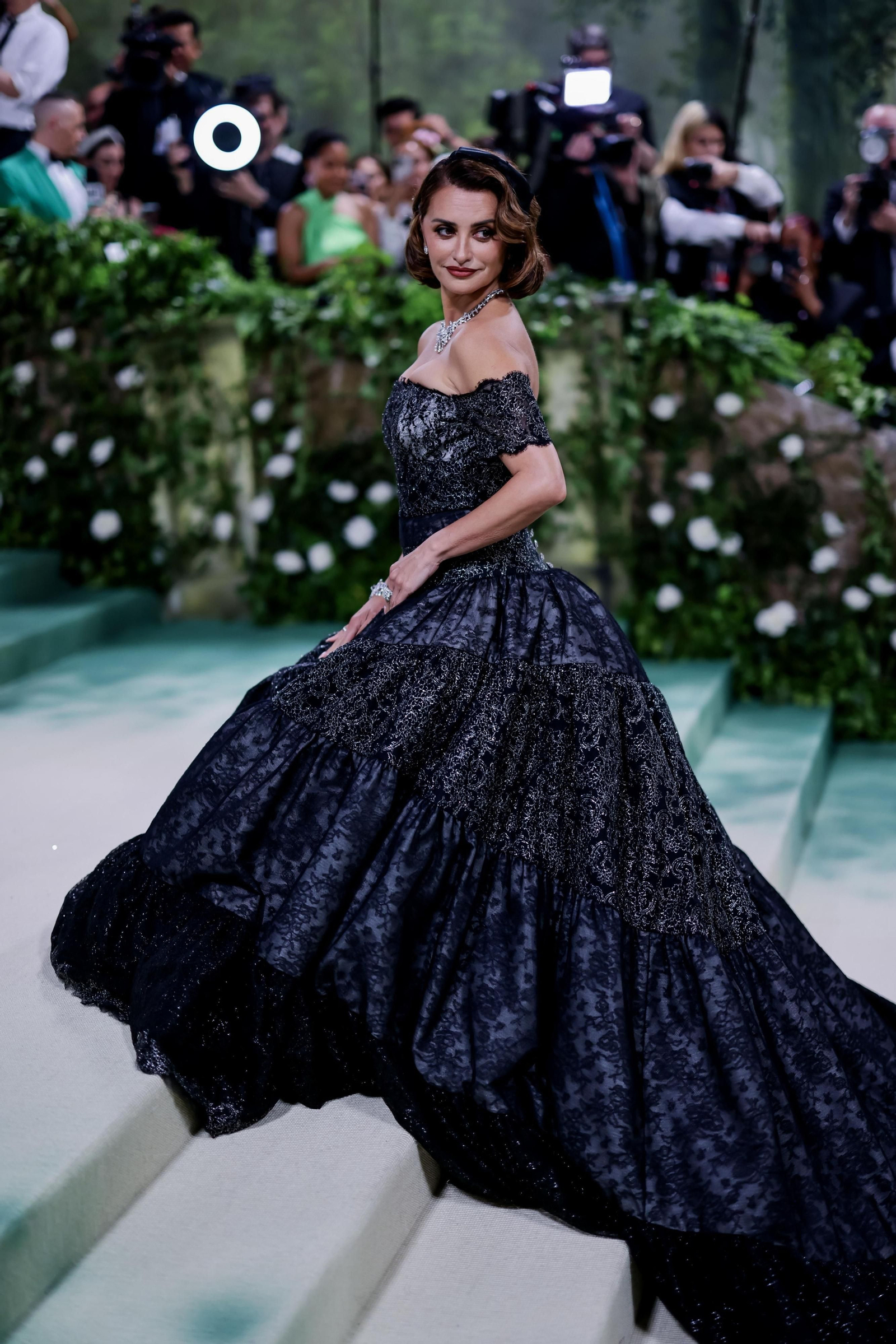 Plano general del vestido de Chanel de Penélope Cruz