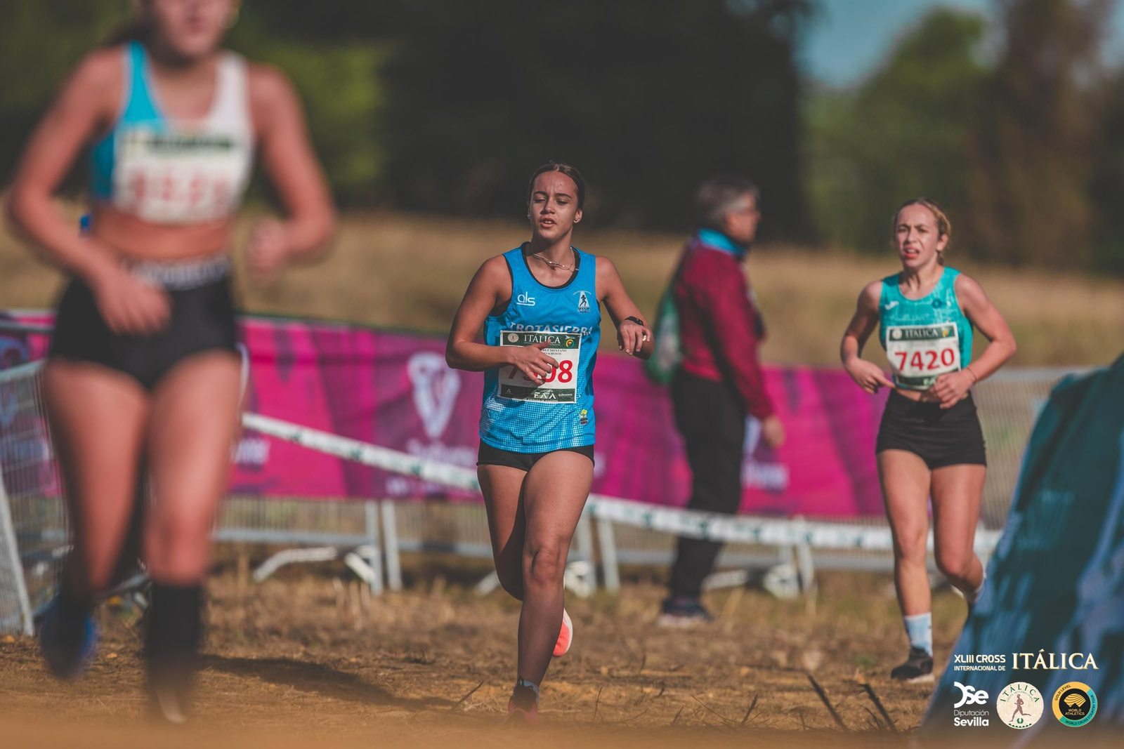 Búscate en las fotos del Cross de Itálica 2025 | 6