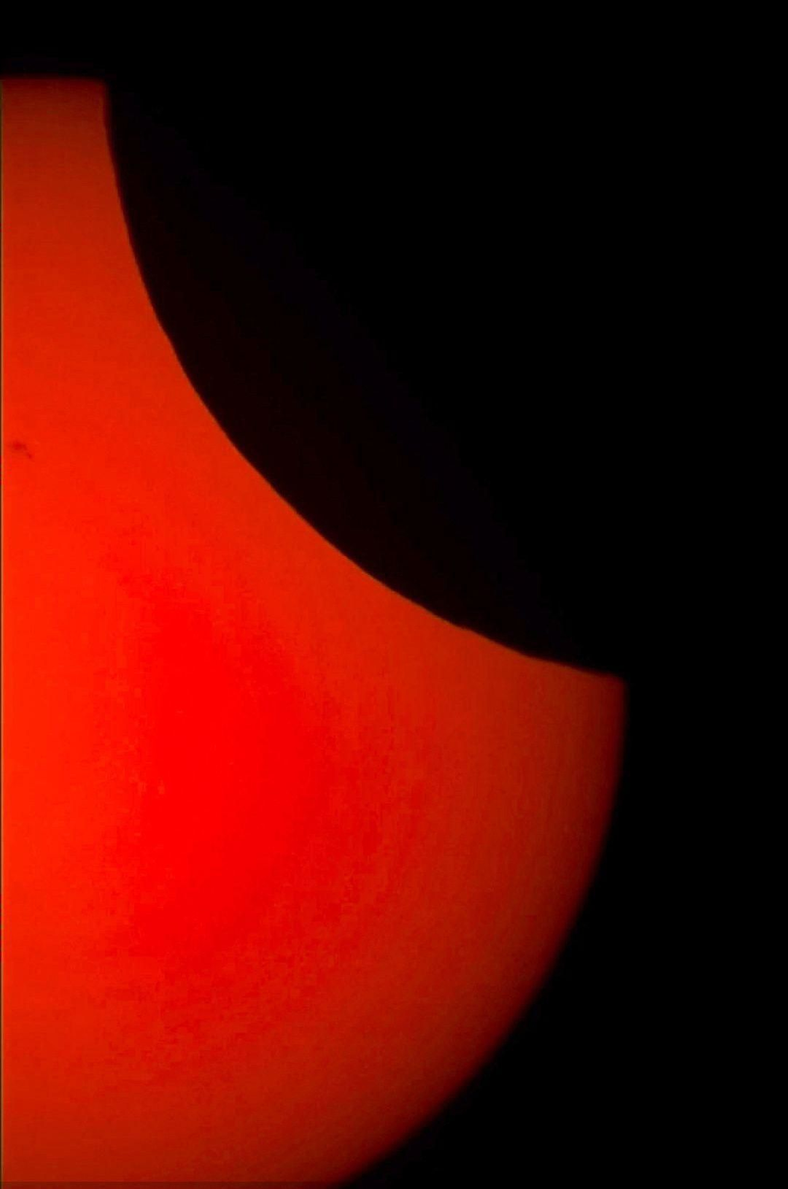 Las mejores imágenes del eclipse solar parcial que se ha podido ver desde Andalucía