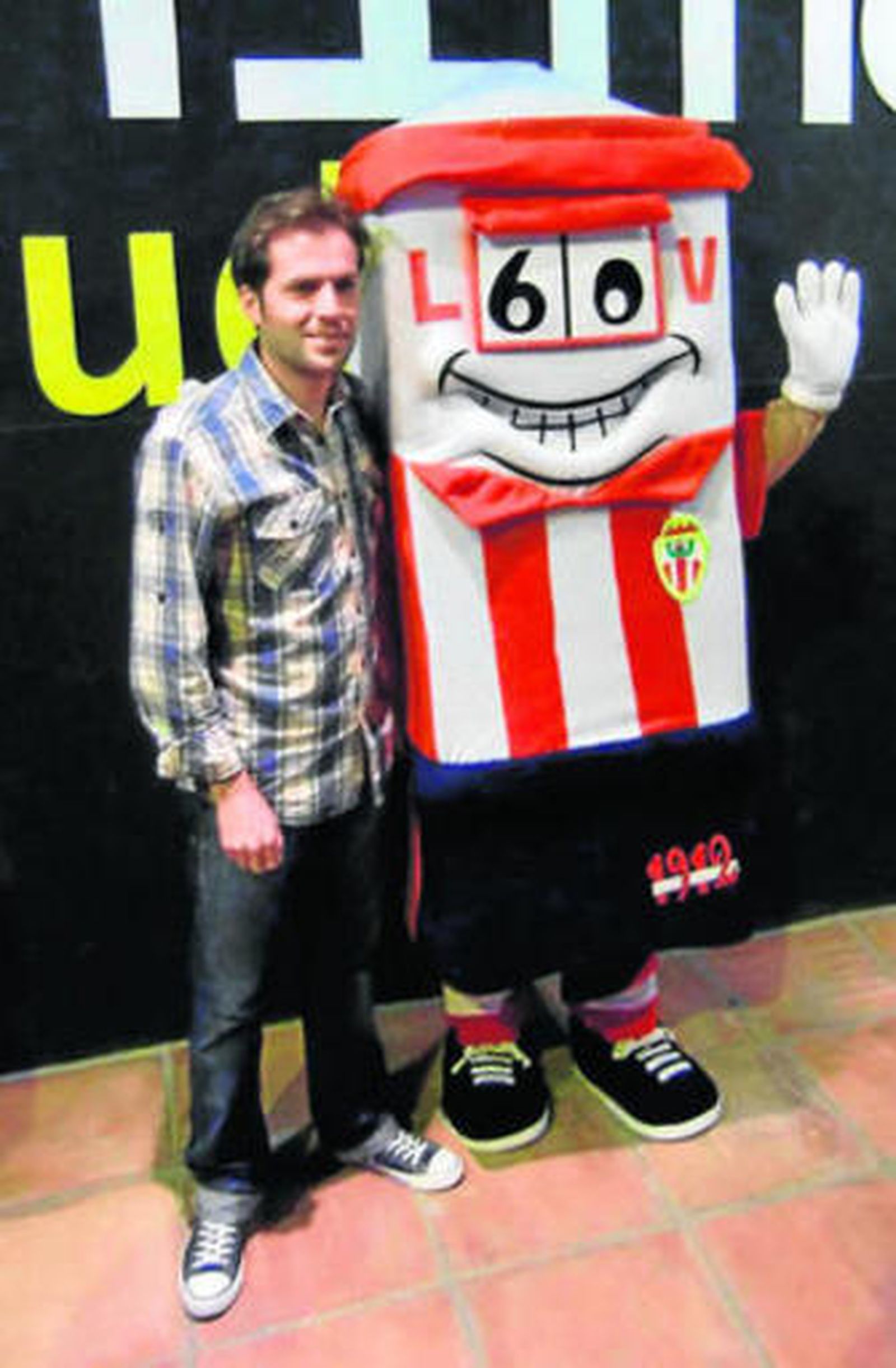 Manuel Pavón, junto a Miradín.