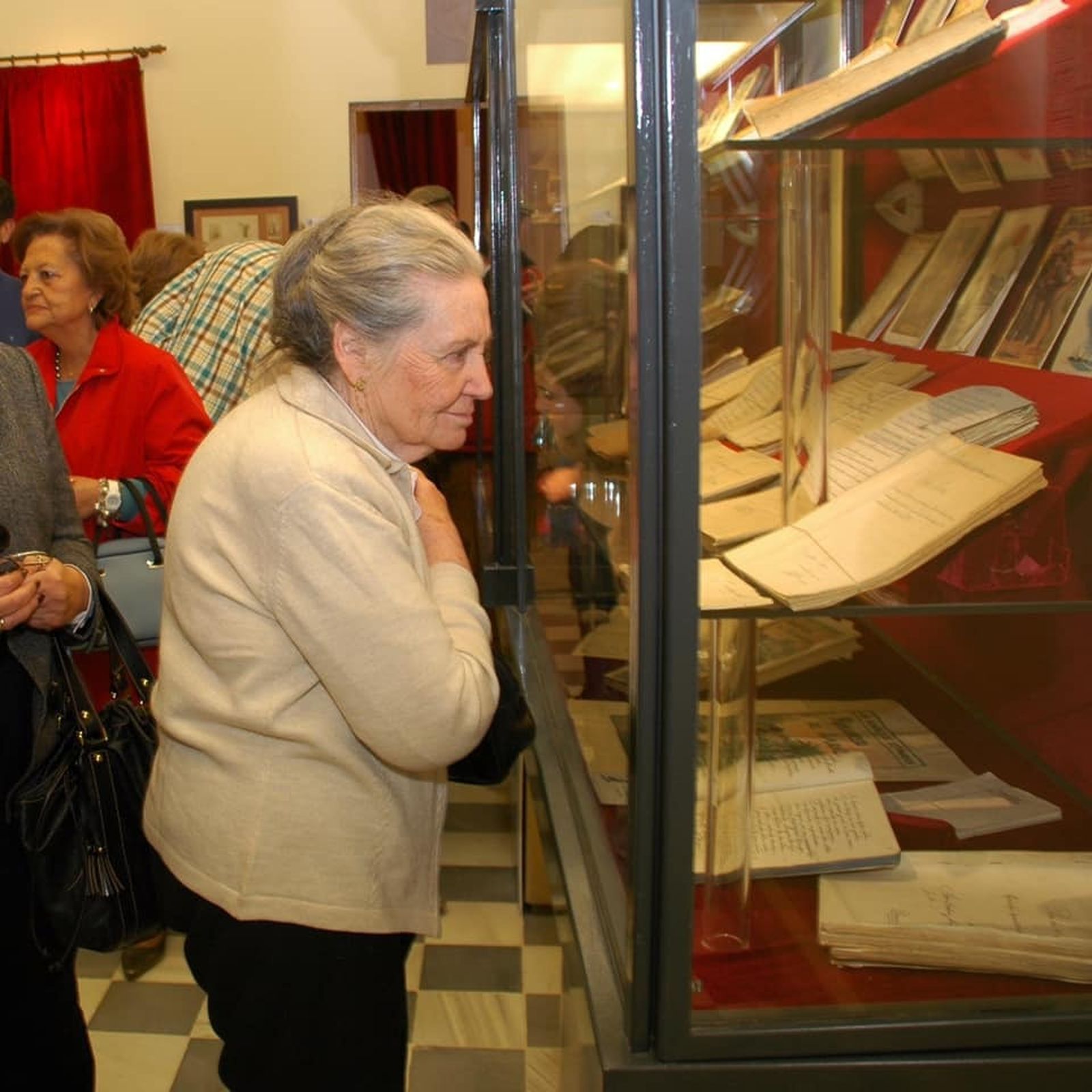 Isabel Martínez Redondo en el Museo Sotomayor.