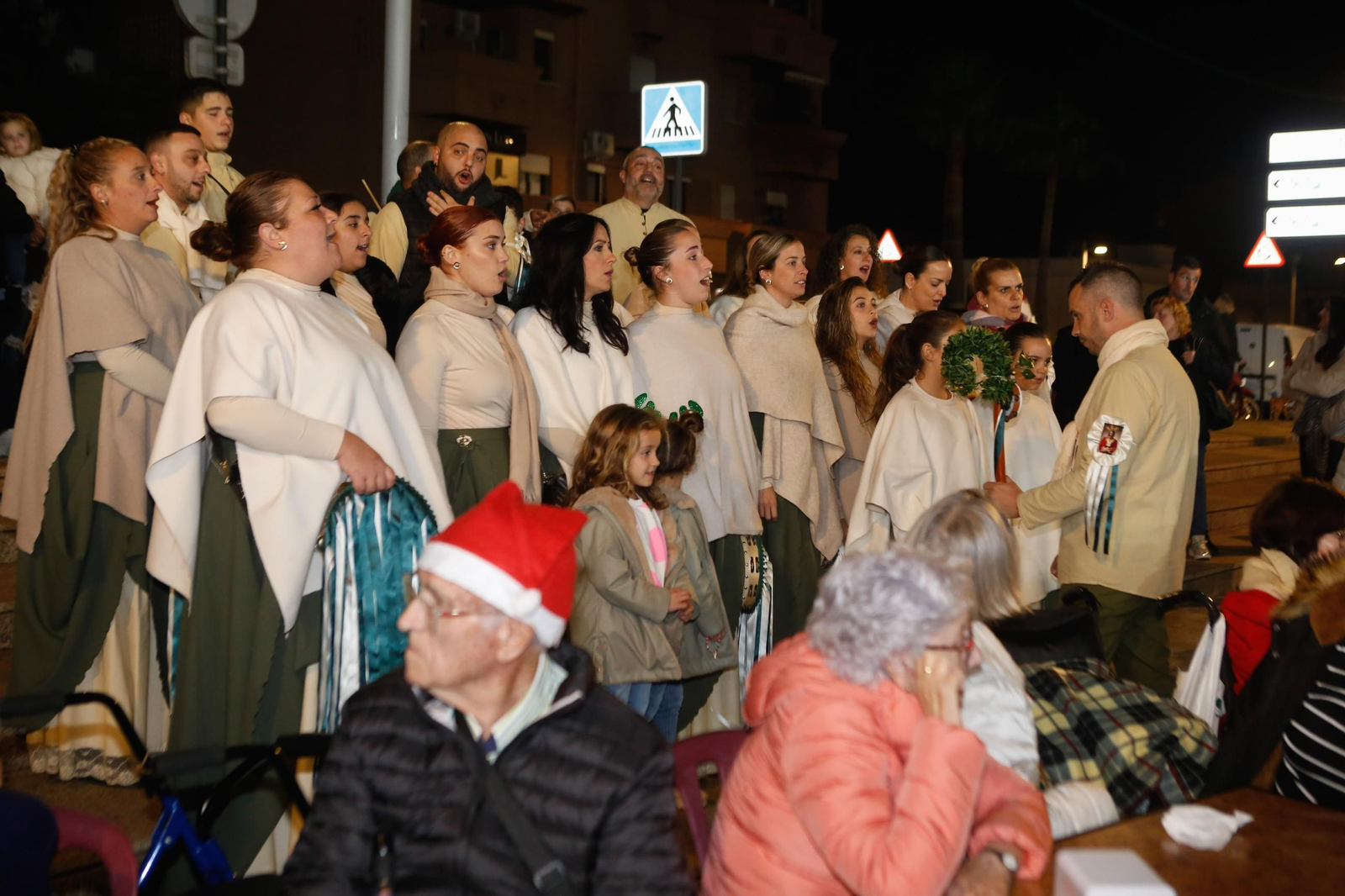 Las fotos del paseo en taxi al alumbrado de Navidad de Algeciras para los mayores