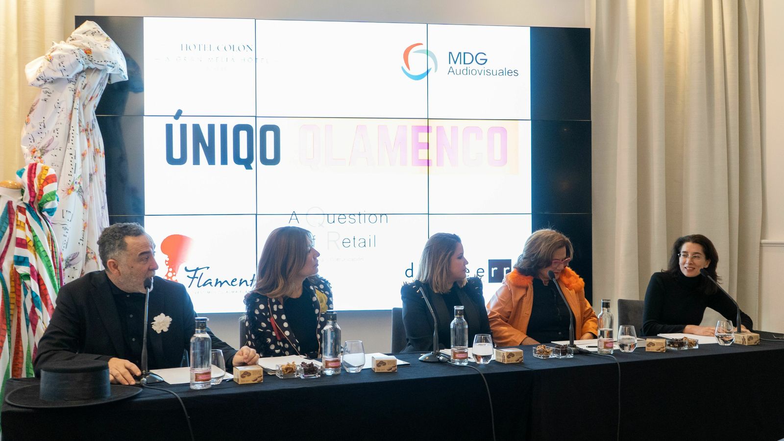 La mesa redonda de Uniqo Qlamenco