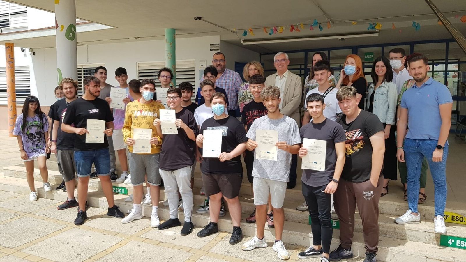 Entrega de diplomas del programa 'Labra tu futuro. Empleo joven' en el IES Vega del Guadalete de La Barca.