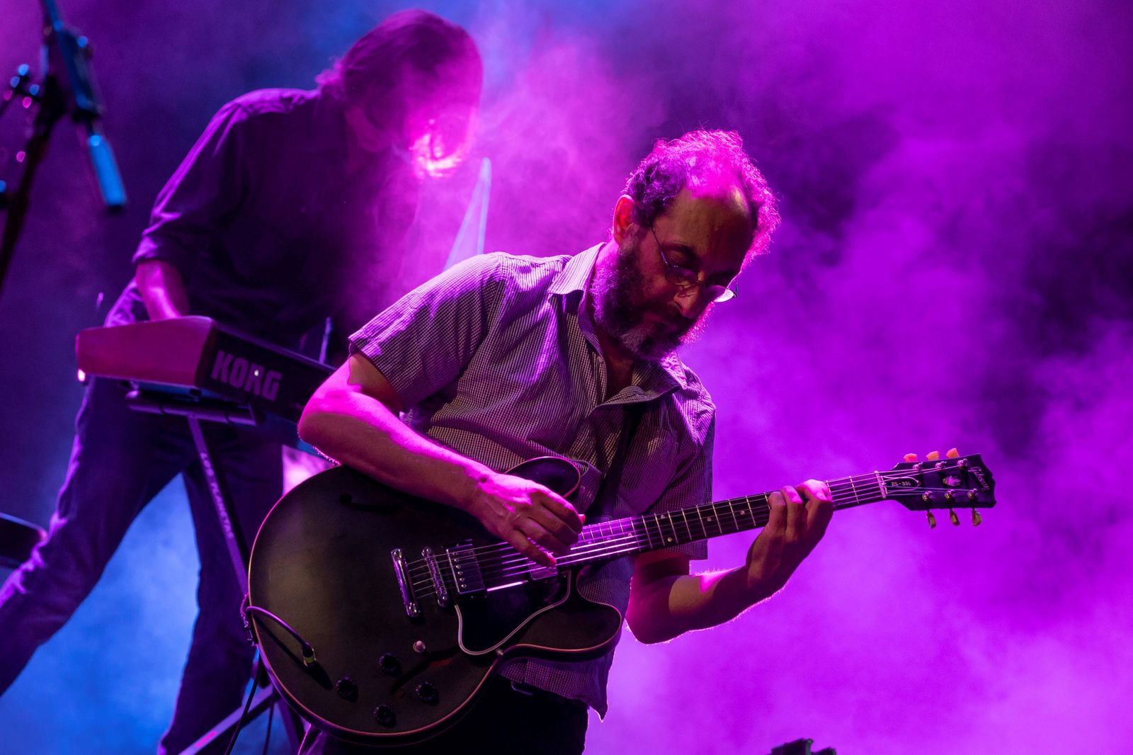 J, de Los Planetas, en un concierto reciente de la banda granadina.