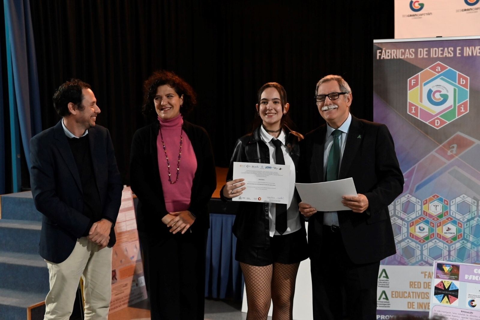 La entrega de los premios científicos al alumnado del instituto Gran Capitán de Córdoba, en imágenes
